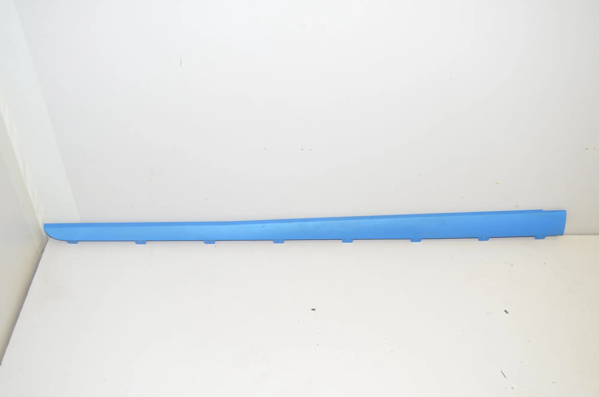 Right Side Plastic Sideskirt Cover – OEM 727584 · BMW i3 (I01) Electric 2019 – 2