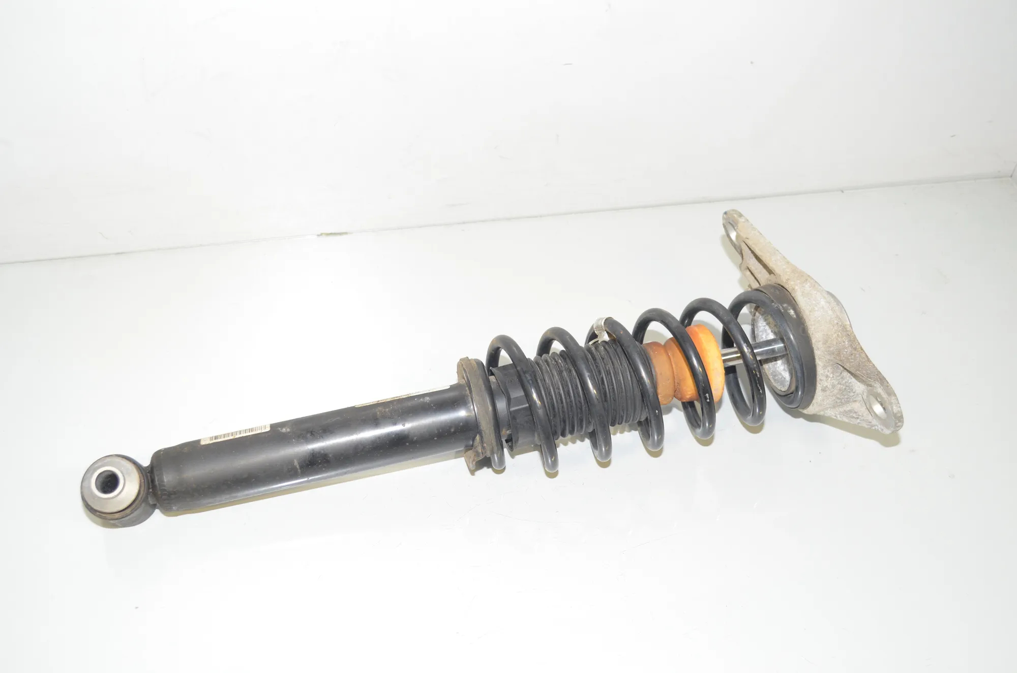 Rear Right Shock Absorber – OEM 6880101 · BMW i3 (I01) Electric 2019 – 2