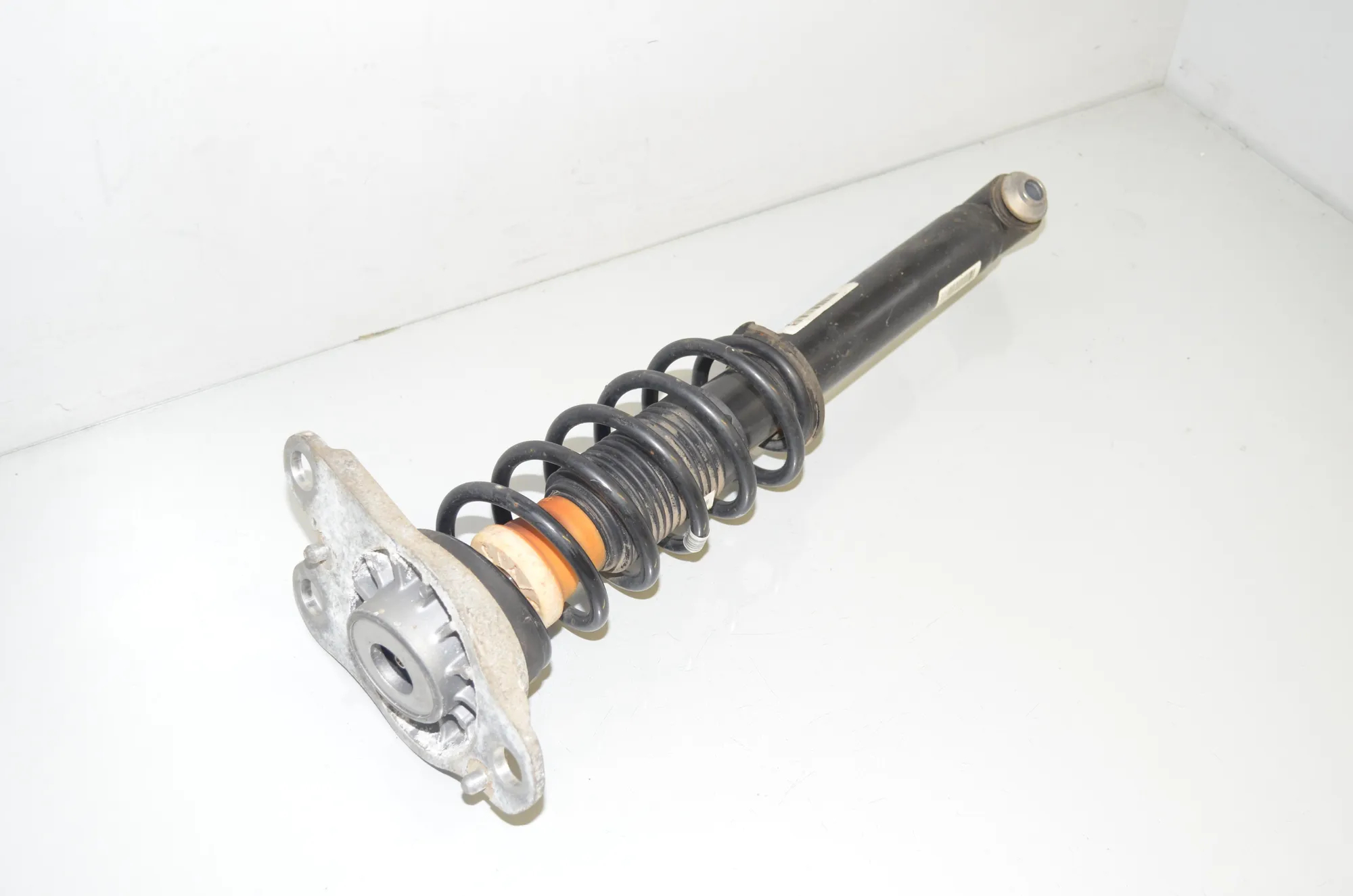 Rear Left Shock Absorber – OEM 6880101 · BMW i3 (I01) Electric 2019 – 2