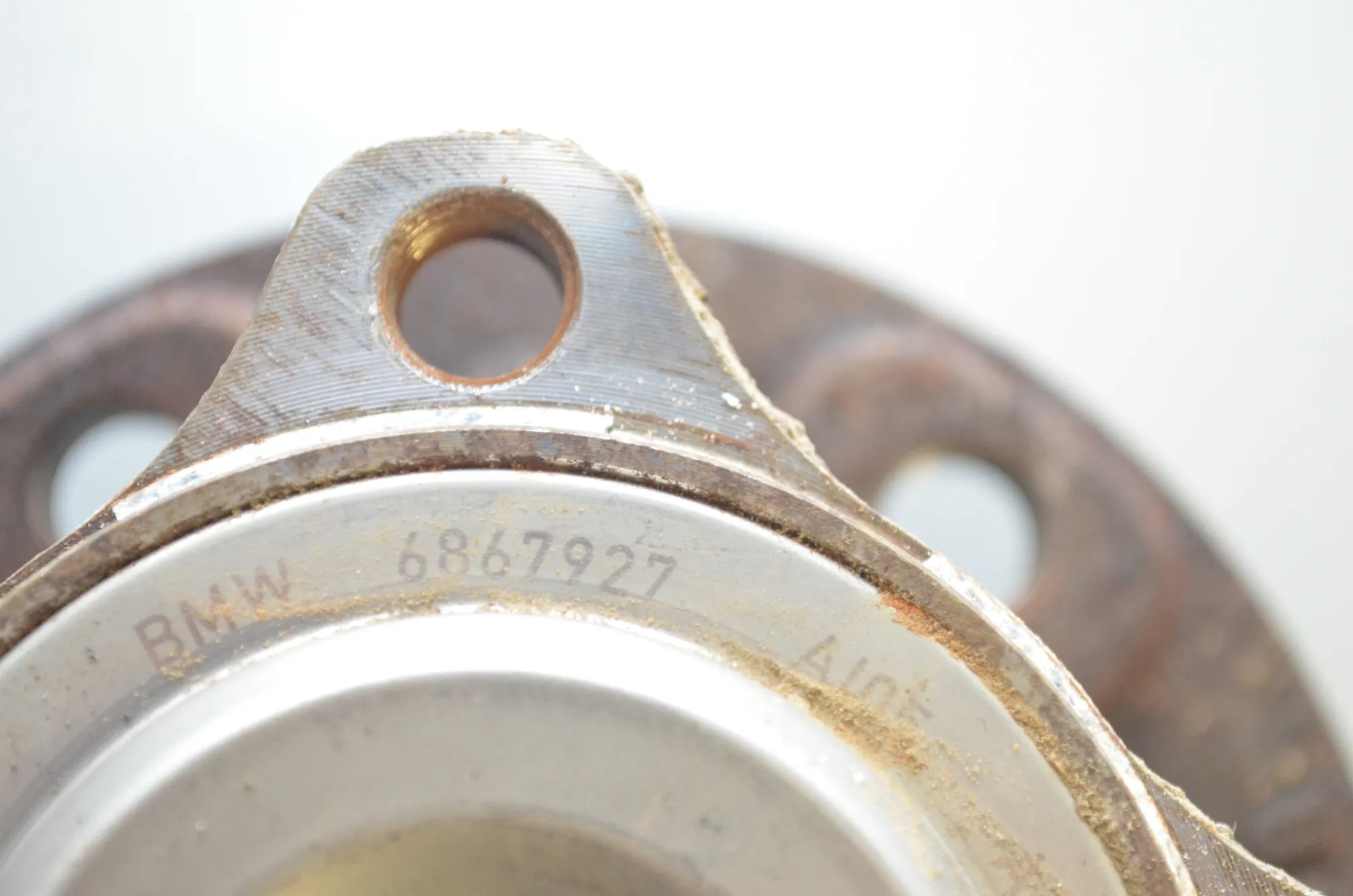 Front Right Wheel Bearing – OEM 6867927 · BMW i3 (I01) Electric 2019 – 4