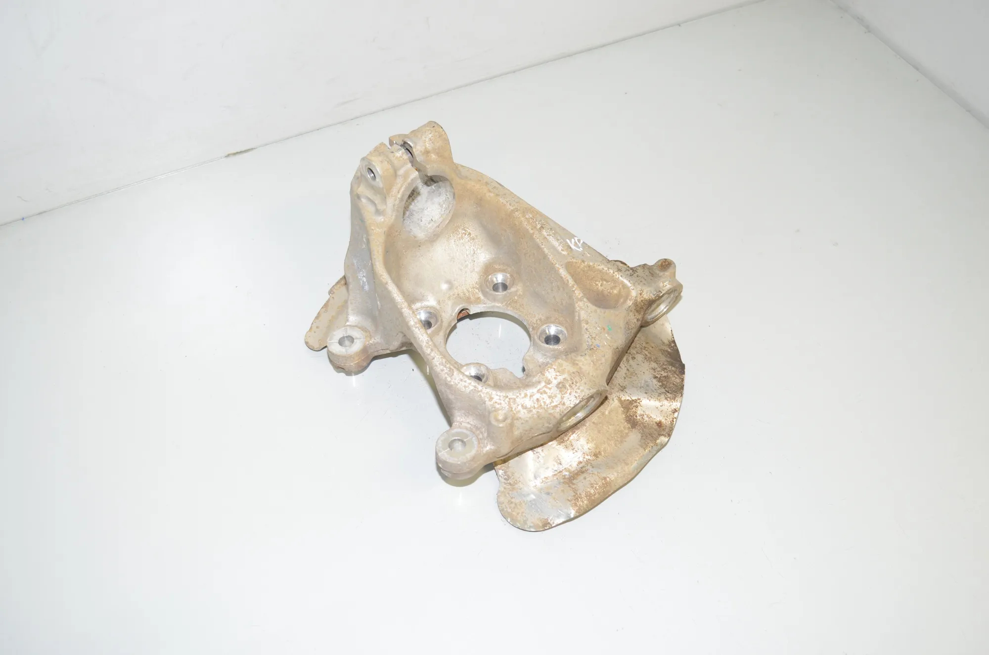 Front Left Wheel Hub – OEM 6852159 · BMW i3 (I01) Electric 2019 – 2