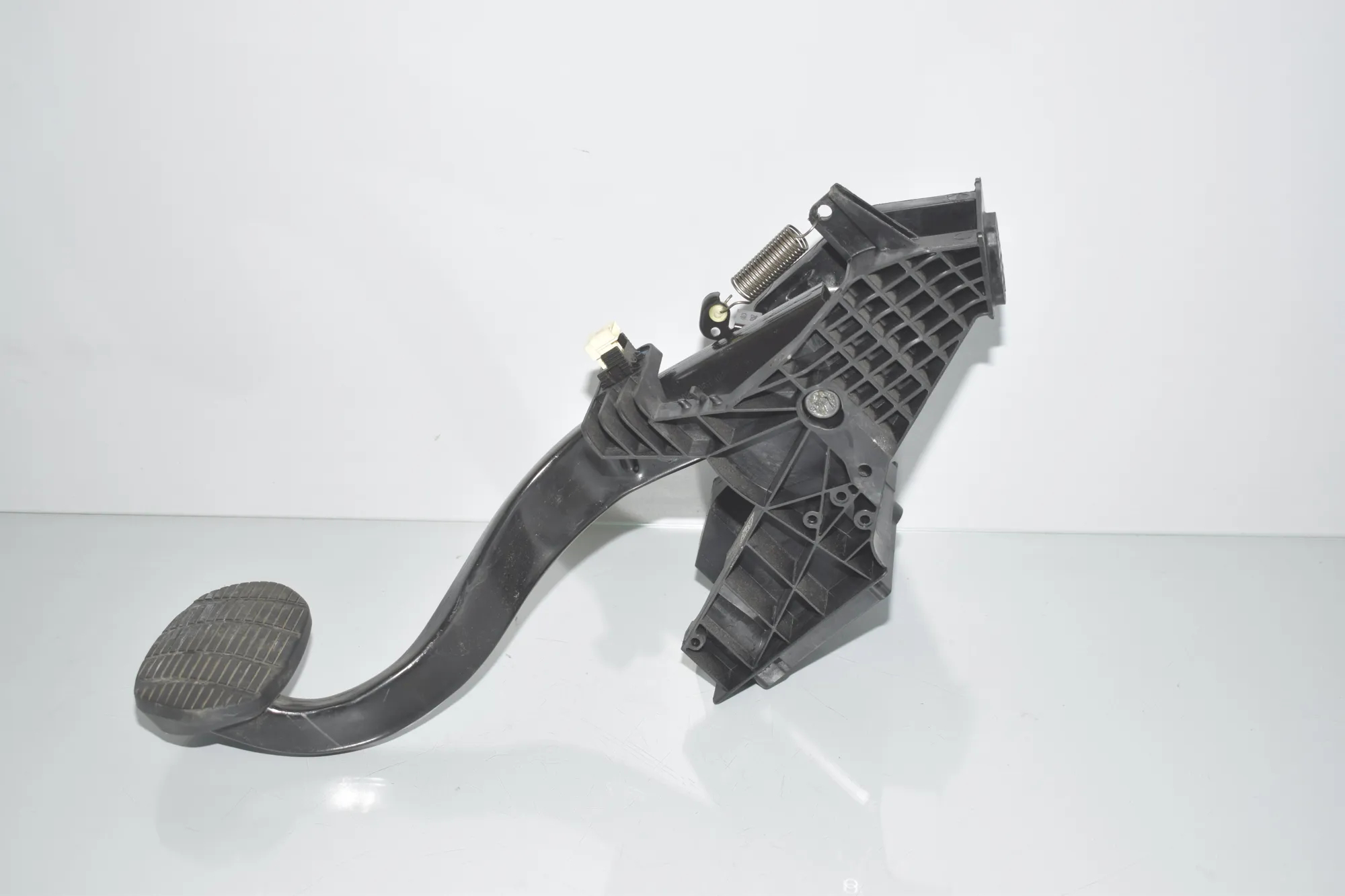 Brake Pedal – OEM 6856596 · BMW 2 Gran Tourer (F46) 220 d xDrive 2020 – 2