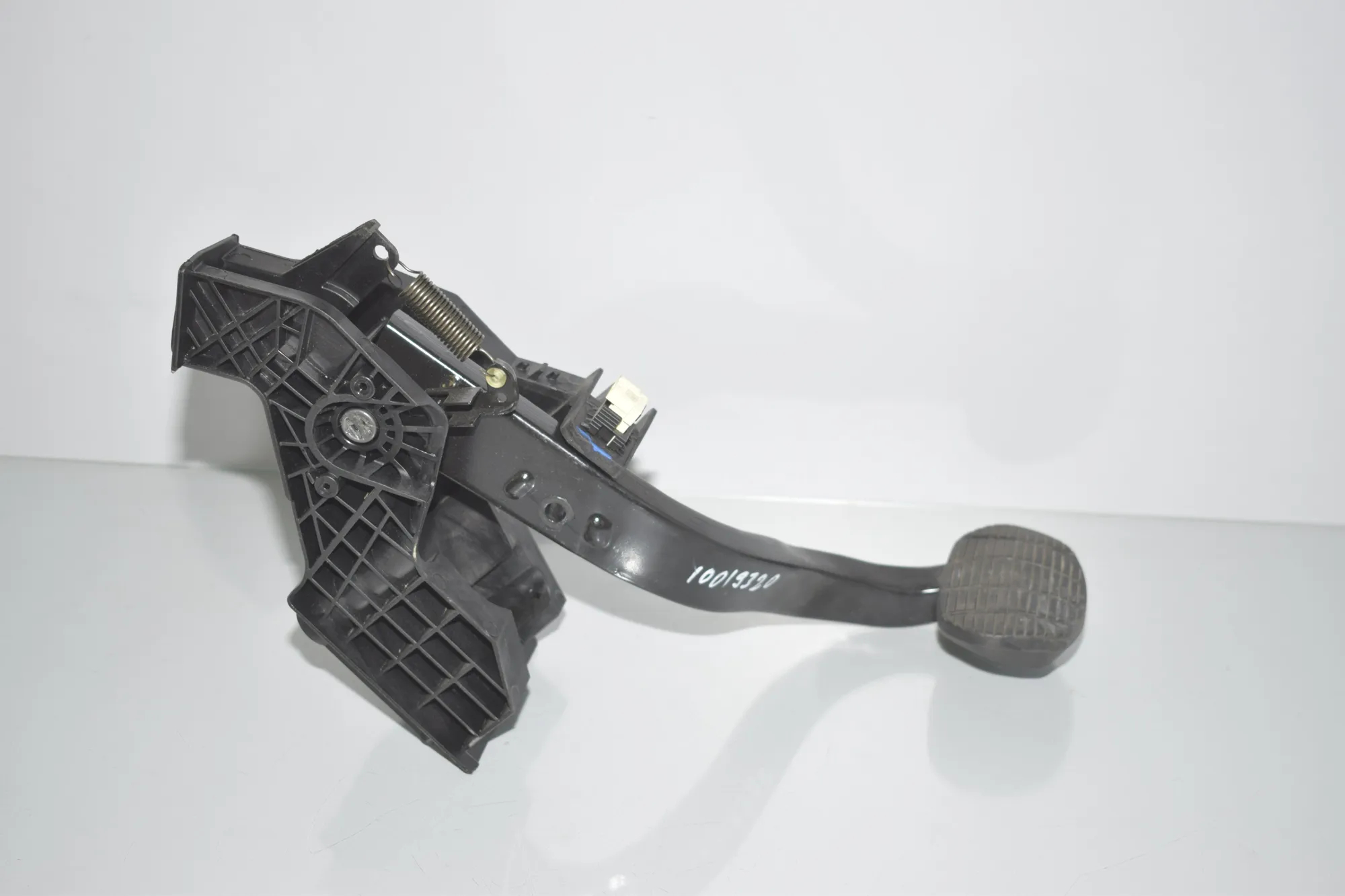 Brake Pedal – OEM 6856596 · BMW 2 Gran Tourer (F46) 220 d xDrive 2020 – 4