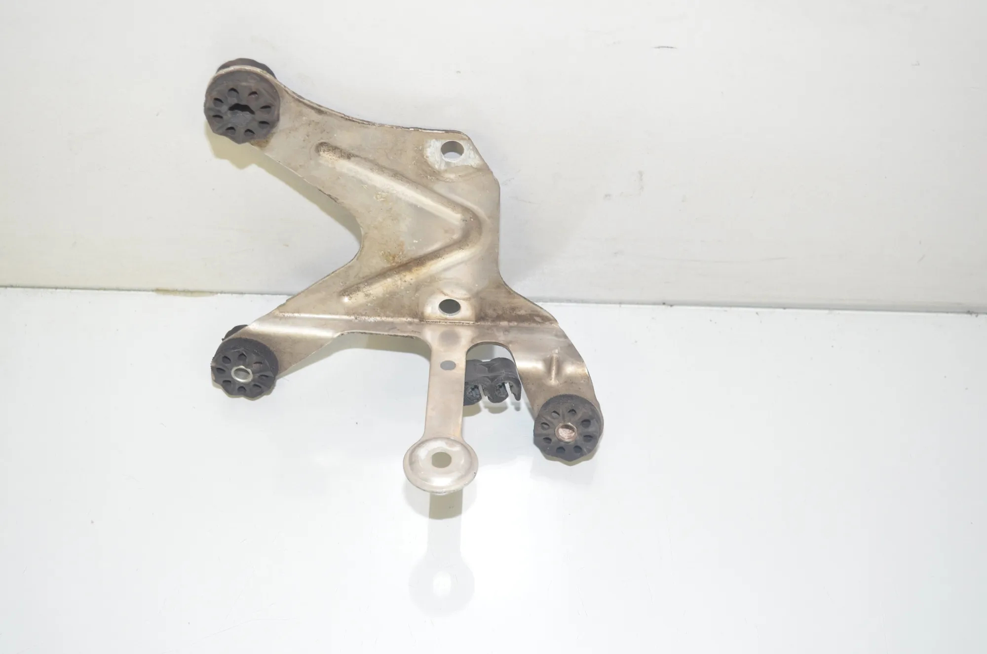 Bracket – OEM 6775355 · BMW 5 Touring (F11) 535 d xDrive 2011 – 2