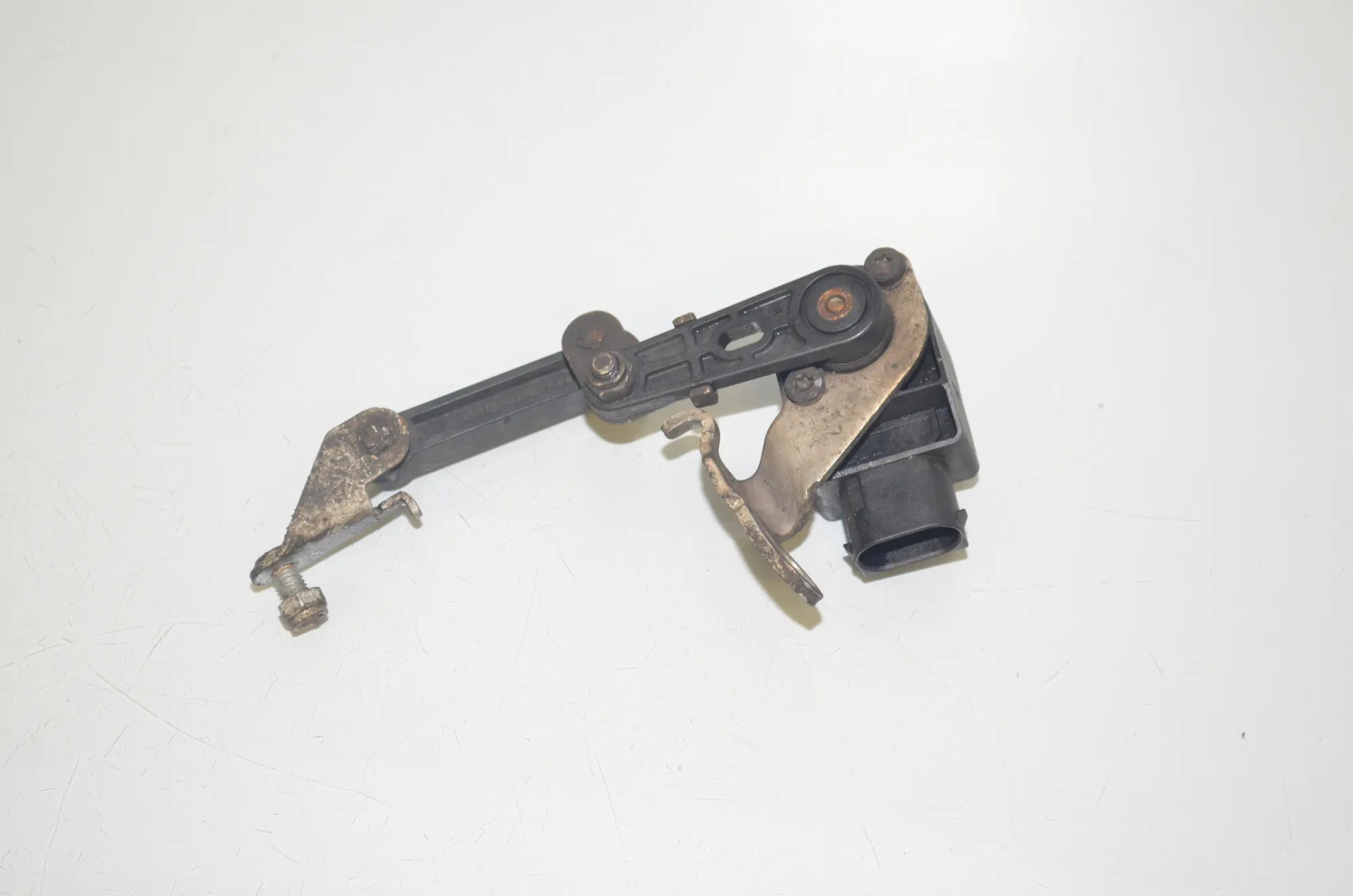 Front Left Height Level Sensor – OEM 6778263 · BMW 5 Touring (F11) 535 d xDrive 2011 – 3