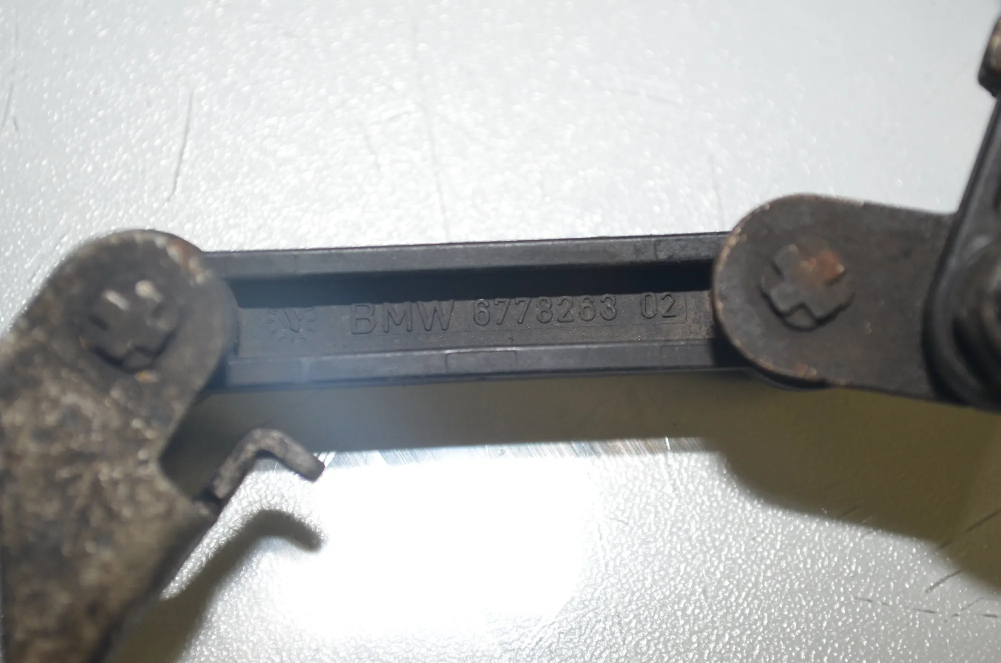 Front Left Height Level Sensor – OEM 6778263 · BMW 5 Touring (F11) 535 d xDrive 2011 – 4