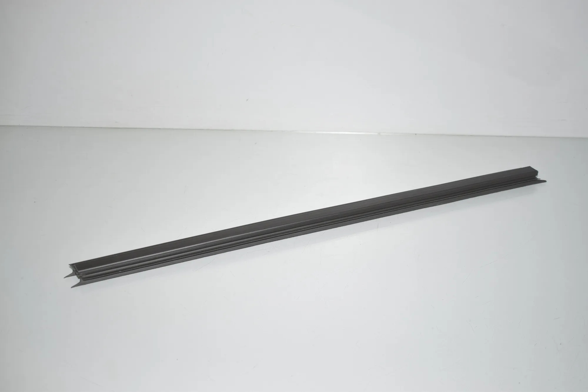 Front Right Door Window Molding – OEM 7258300 · BMW 3 Touring (F31) 335 d xDrive 2016 – 5