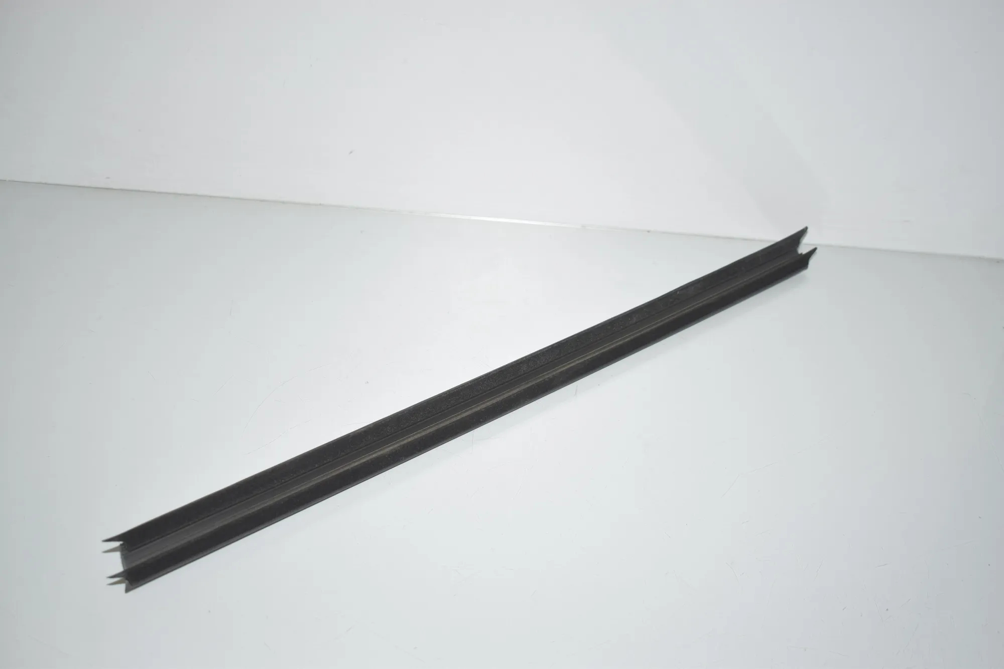 Front Right Door Window Molding – OEM 7258300 · BMW 3 Touring (F31) 335 d xDrive 2016 – 2