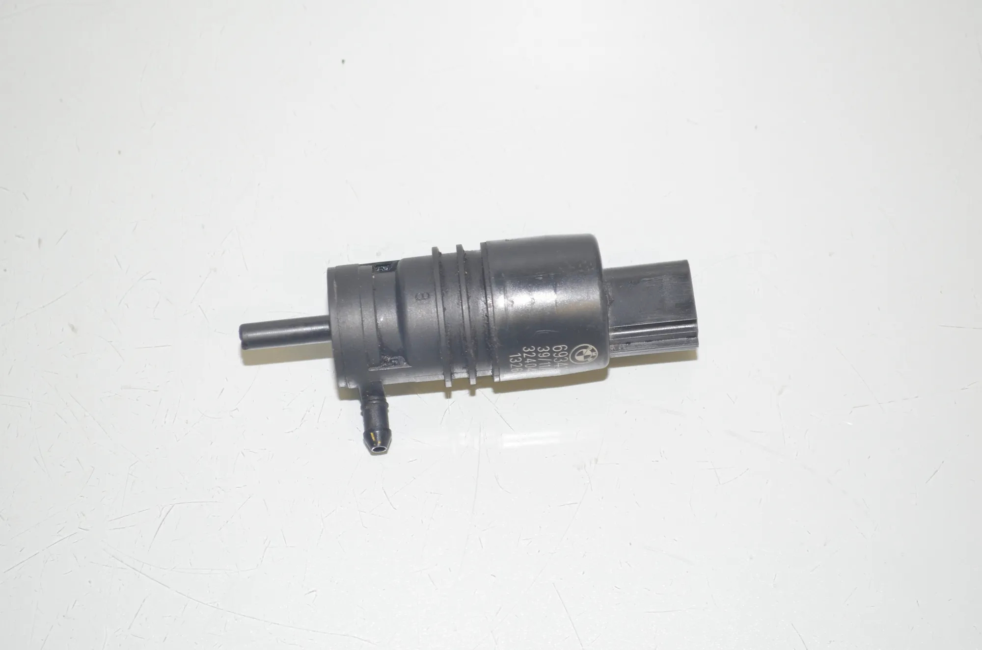 Washer Tank Motor – OEM 6934160 · BMW 5 Touring (F11) 535 d xDrive 2011