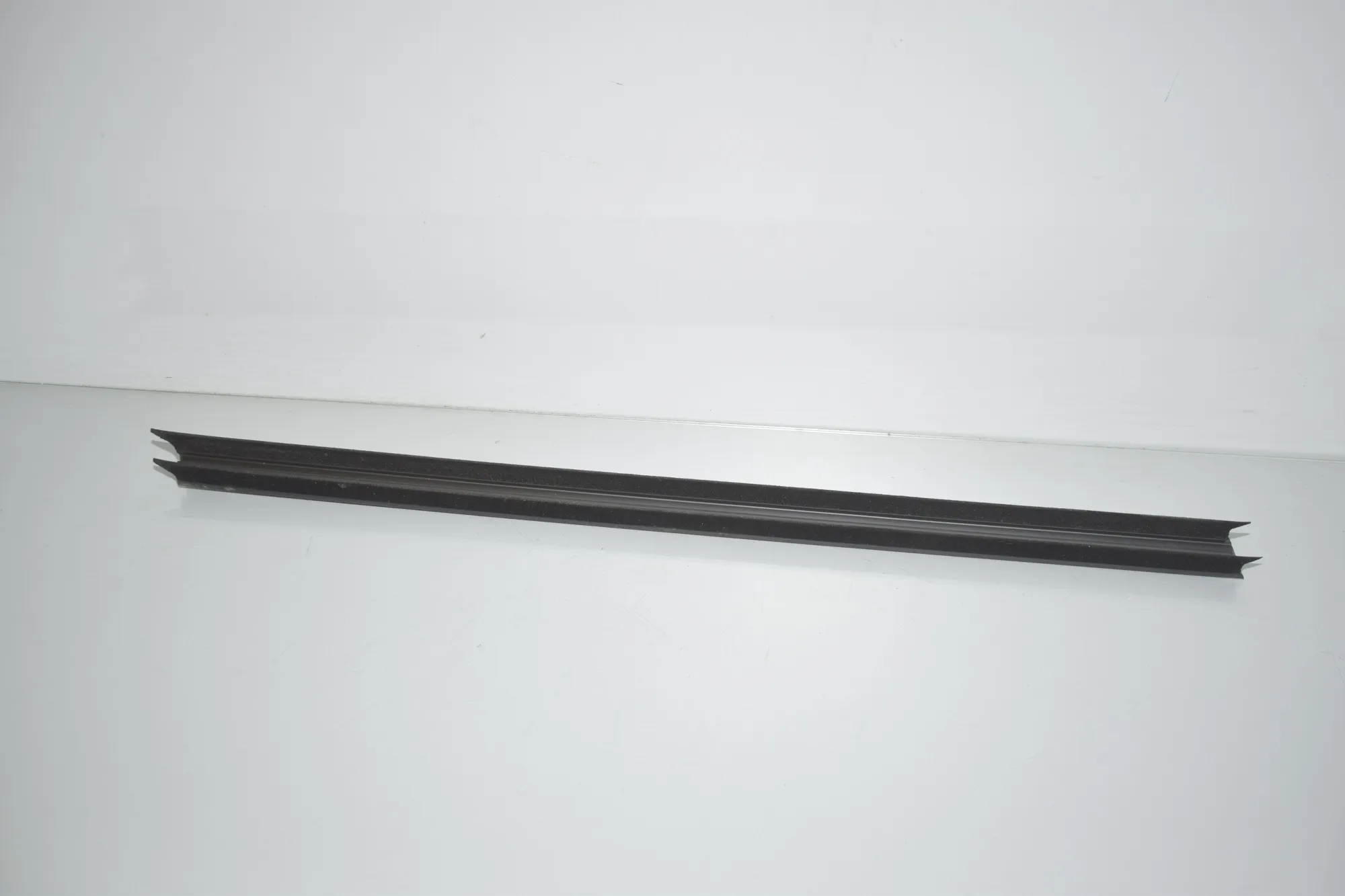 Front Left Door Window Strip – OEM 7258299 · BMW 3 Touring (F31) 335 d xDrive 2016