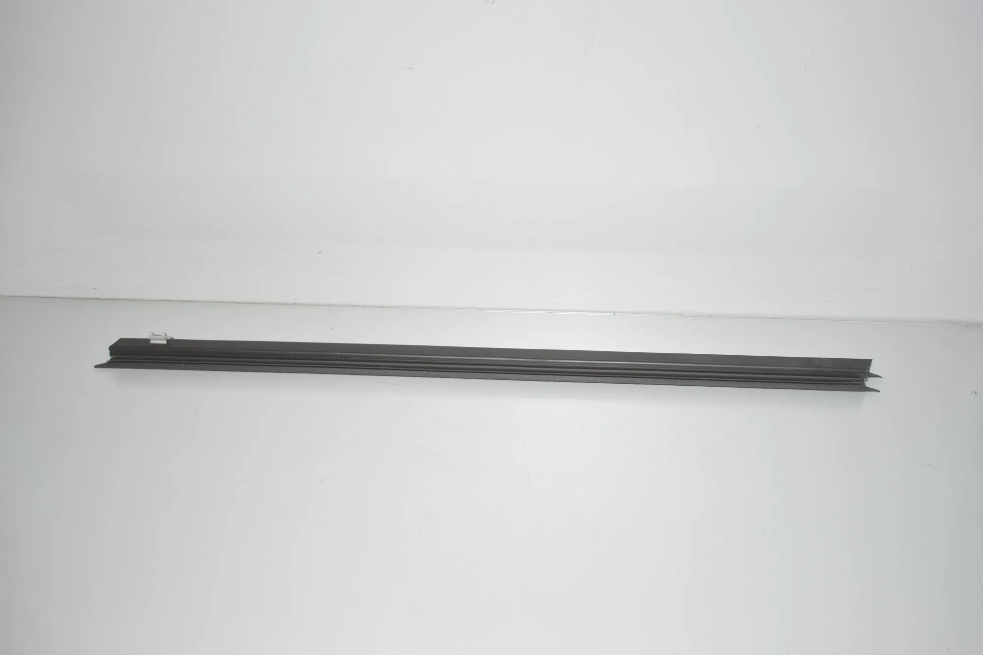 Front Left Door Window Strip – OEM 7258299 · BMW 3 Touring (F31) 335 d xDrive 2016 – 2