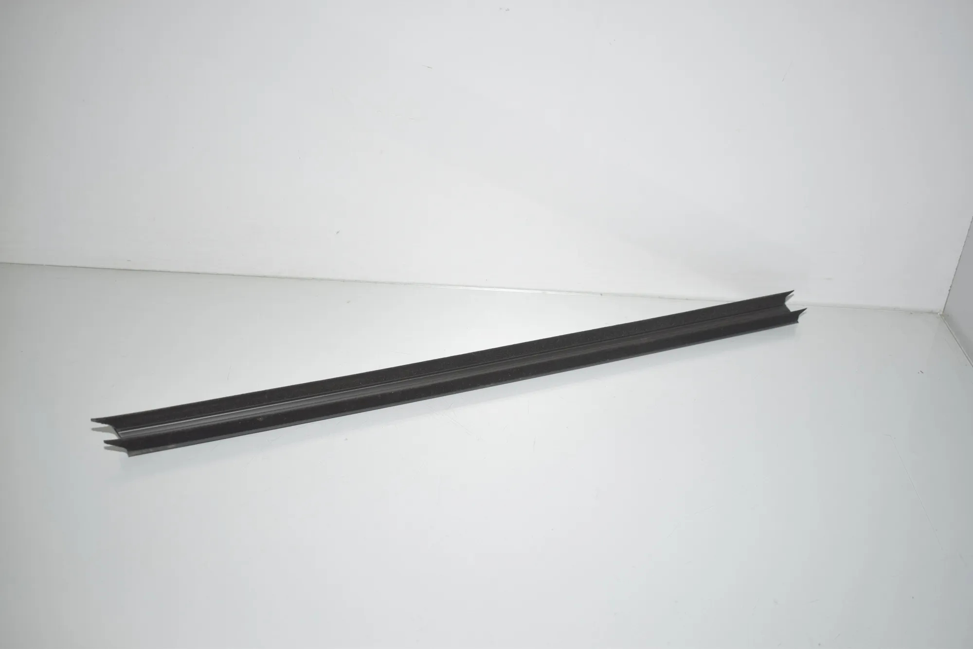 Front Left Door Window Strip – OEM 7258299 · BMW 3 Touring (F31) 335 d xDrive 2016 – 4