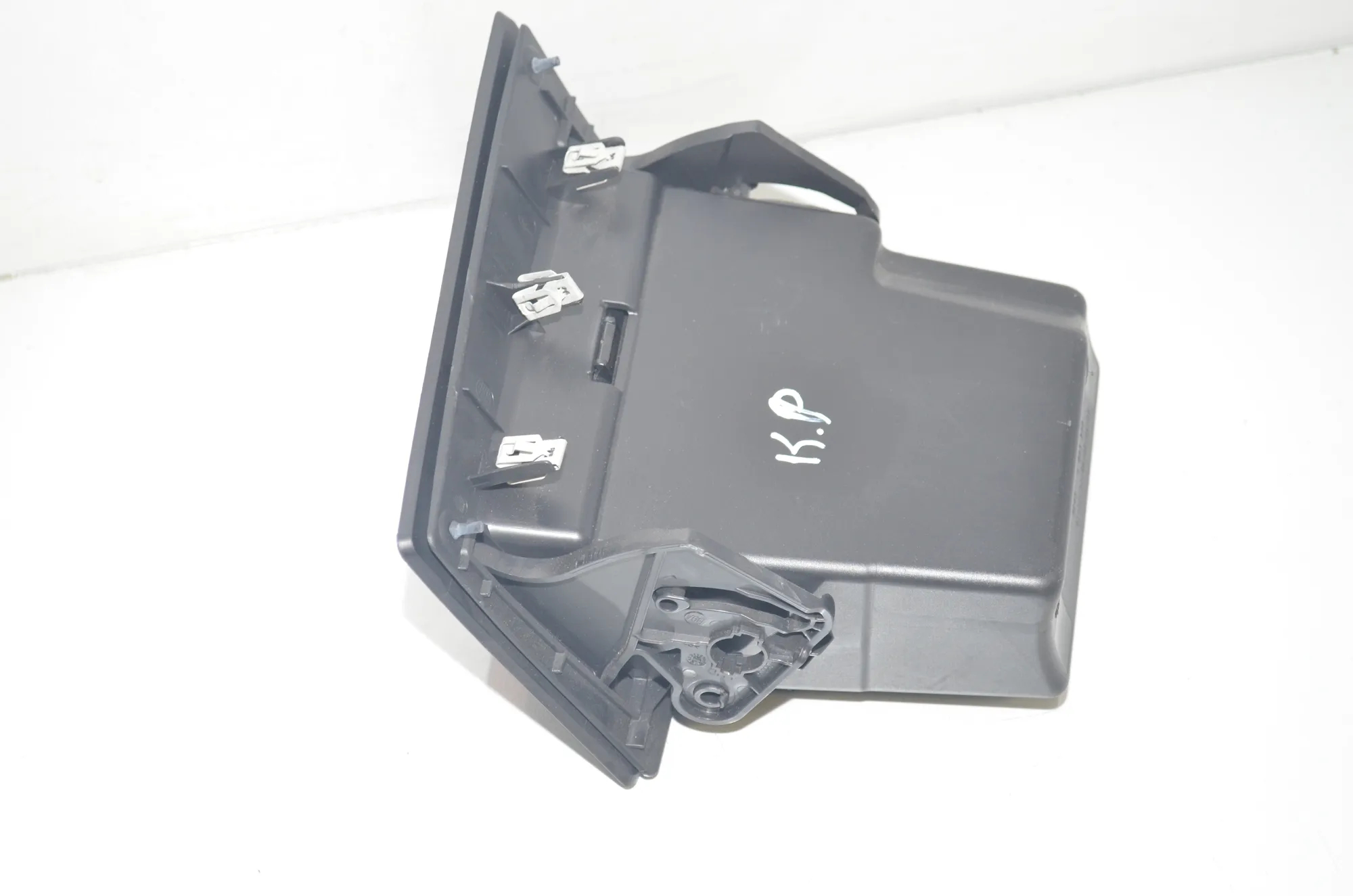 Glove Compartment – OEM 9262975 · BMW 2 Gran Tourer (F46) 220 d xDrive 2020 – 2