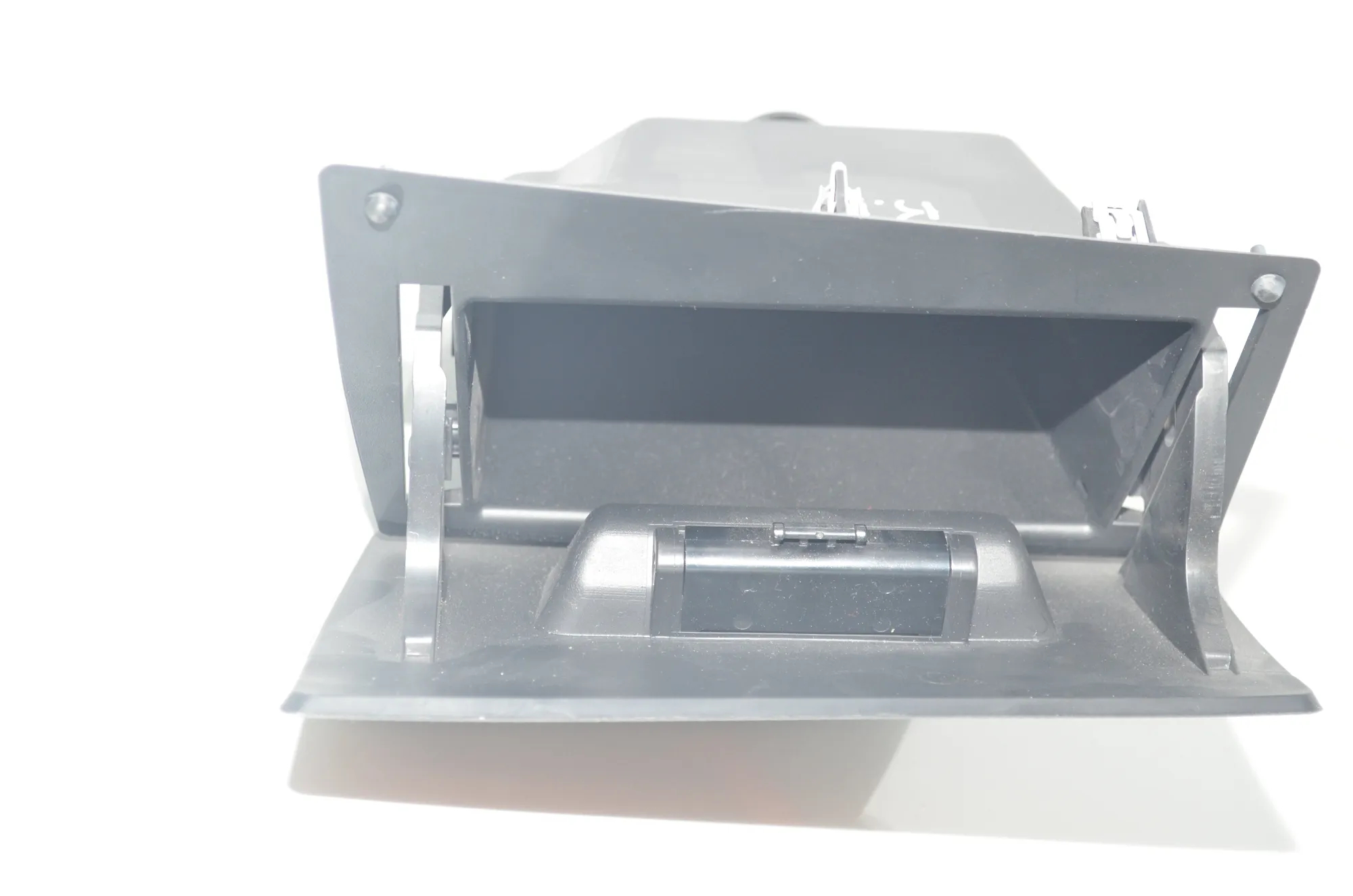 Glove Compartment – OEM 9262975 · BMW 2 Gran Tourer (F46) 220 d xDrive 2020 – 3