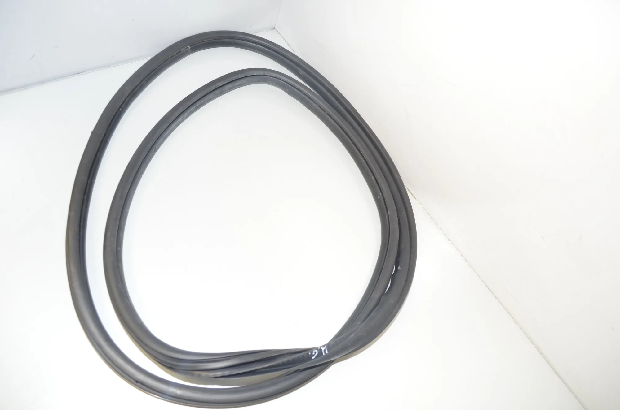 Rear Left Door Seal Rubber – OEM 7420056 · BMW 2 Gran Tourer (F46) 220 d xDrive 2020