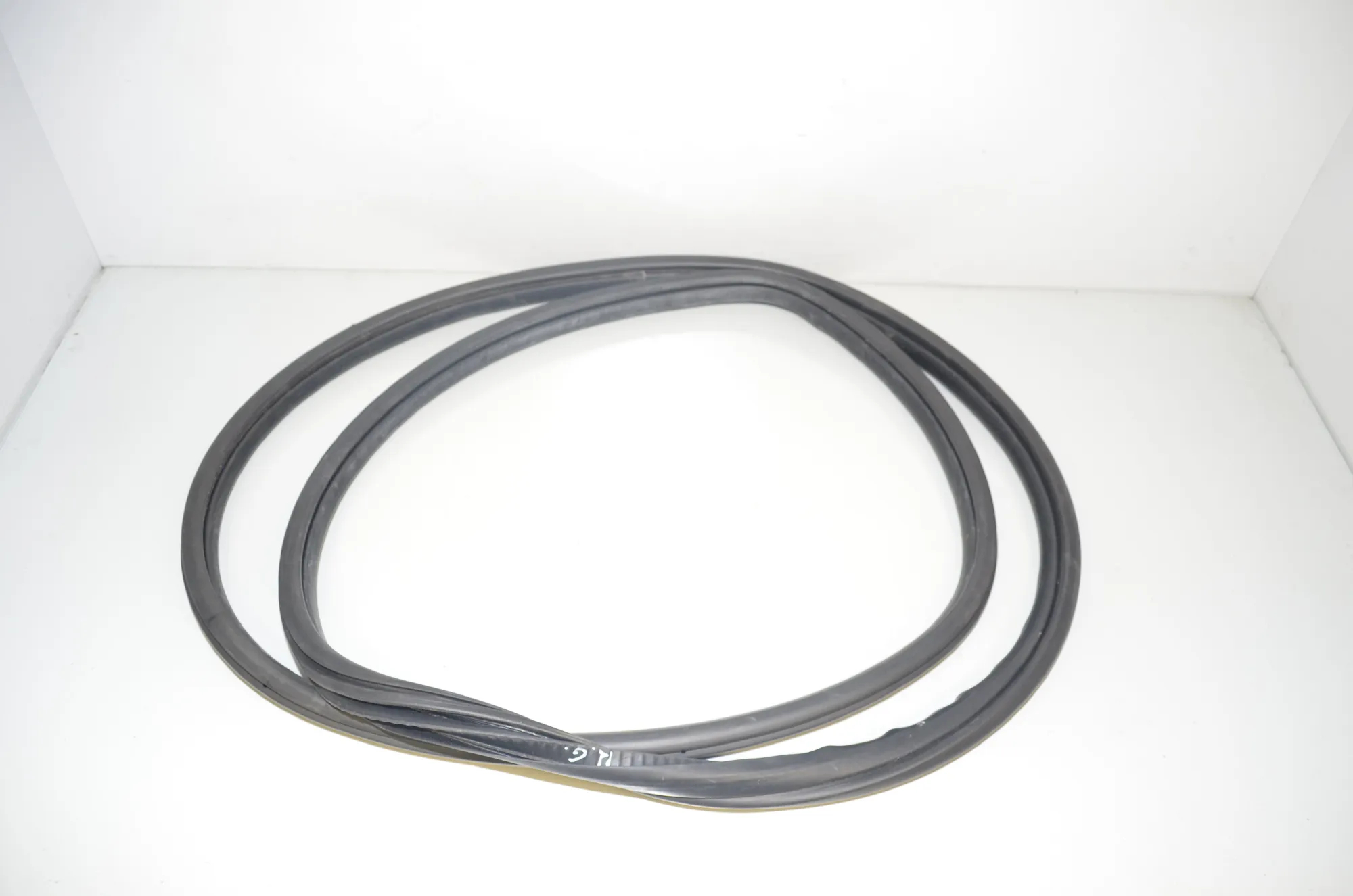Rear Left Door Seal Rubber – OEM 7420056 · BMW 2 Gran Tourer (F46) 220 d xDrive 2020 – 2