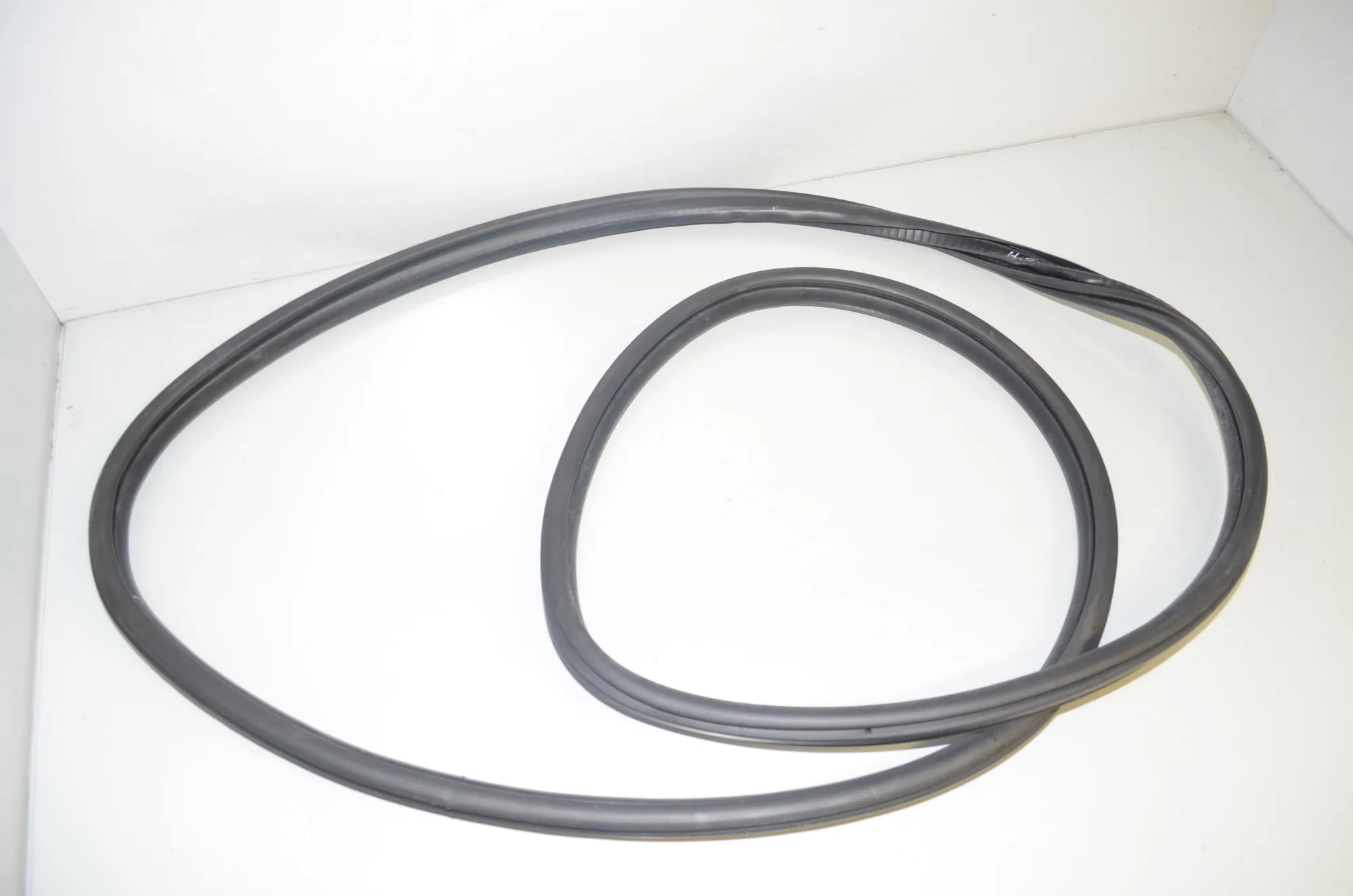 Rear Right Door Seal Rubber – OEM 7420056 · BMW 2 Gran Tourer (F46) 220 d xDrive 2020 – 3