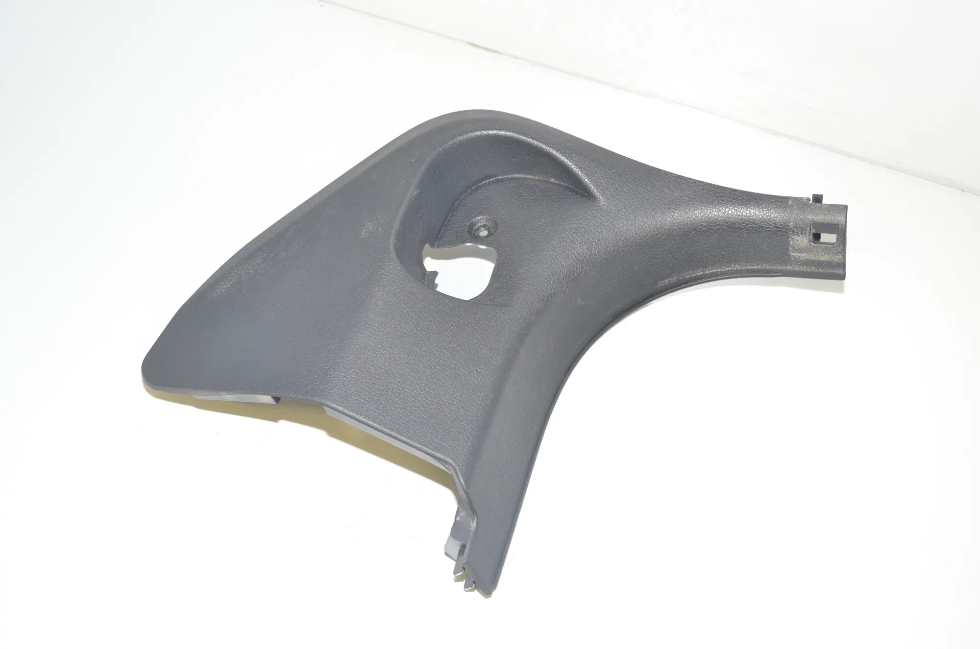 Front Left Interior Step Trim – OEM 7298813 · BMW 2 Gran Tourer (F46) 220 d xDrive 2020 – 2