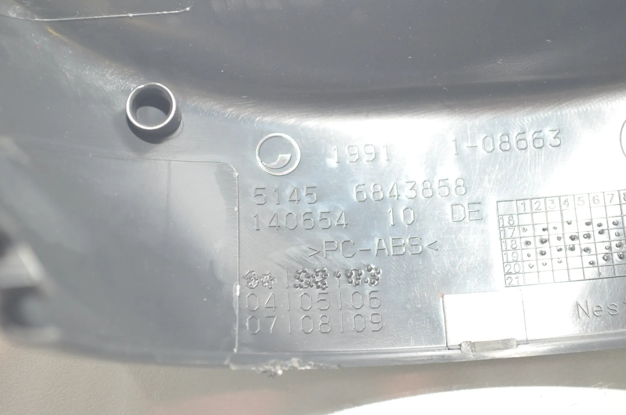 Steering Mechanism Trim – OEM 6843858 · BMW 2 Gran Tourer (F46) 220 d xDrive 2020 – 5
