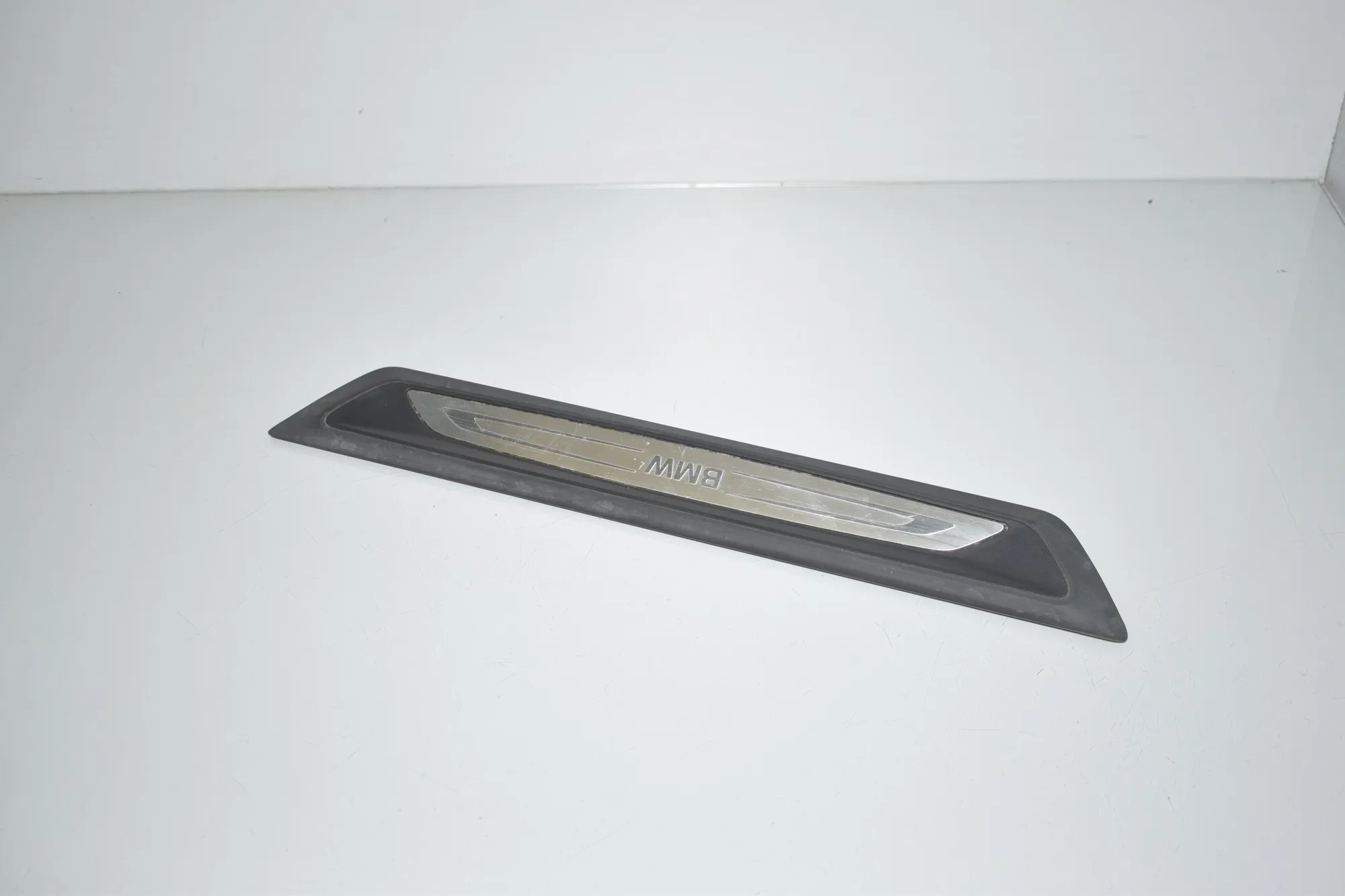 Front Right Interior Step Trim – OEM 7410460 · BMW 3 Touring (F31) 335 d xDrive 2016 – 2
