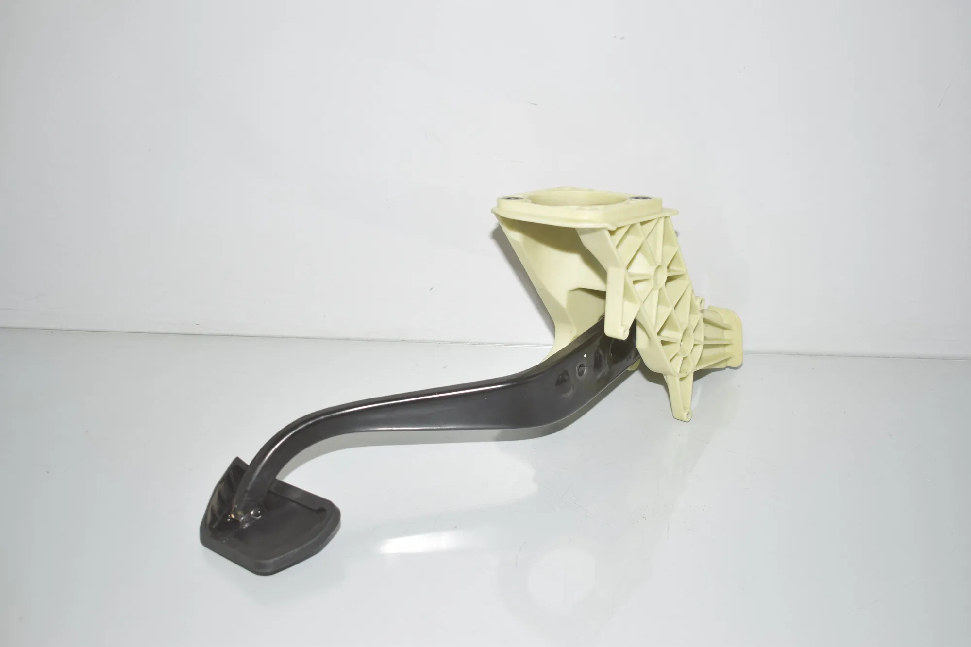Brake Pedal – OEM 6782665 · BMW 5 Touring (F11) 535 d xDrive 2011 – 3