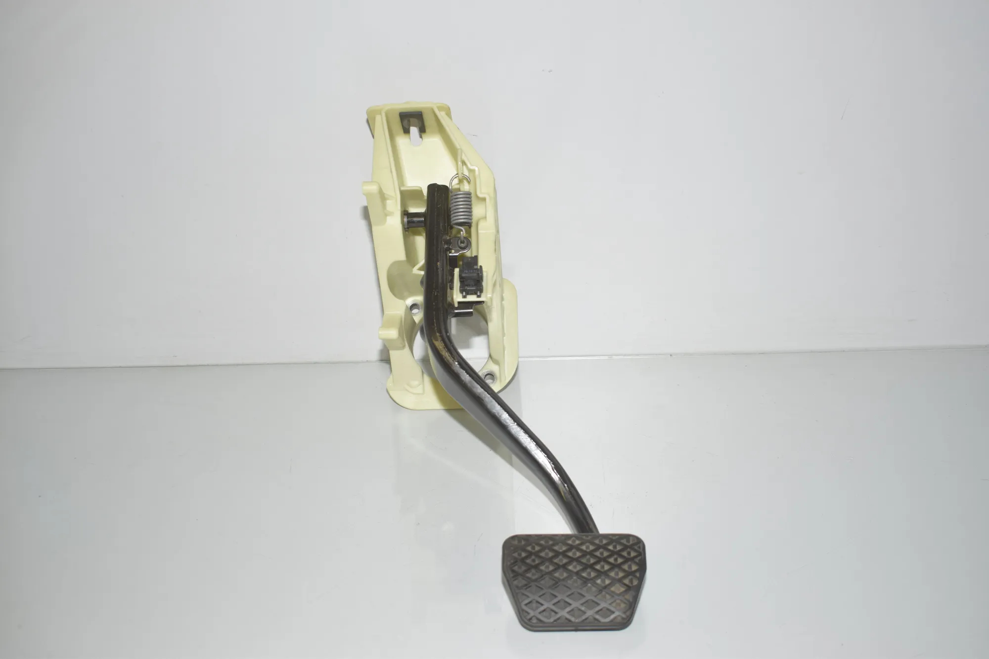 Brake Pedal – OEM 6782665 · BMW 5 Touring (F11) 535 d xDrive 2011