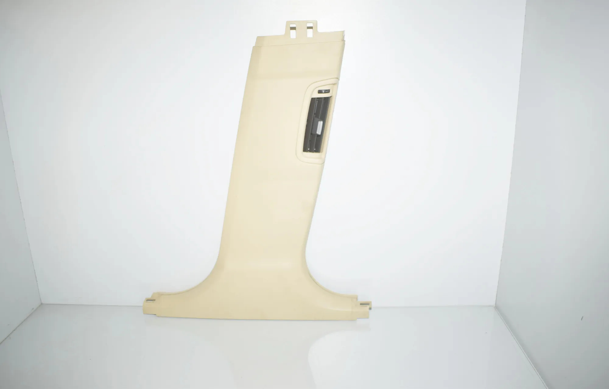 Right Side B Pillar Trim – OEM 9116354 · BMW 5 Touring (F11) 535 d xDrive 2011