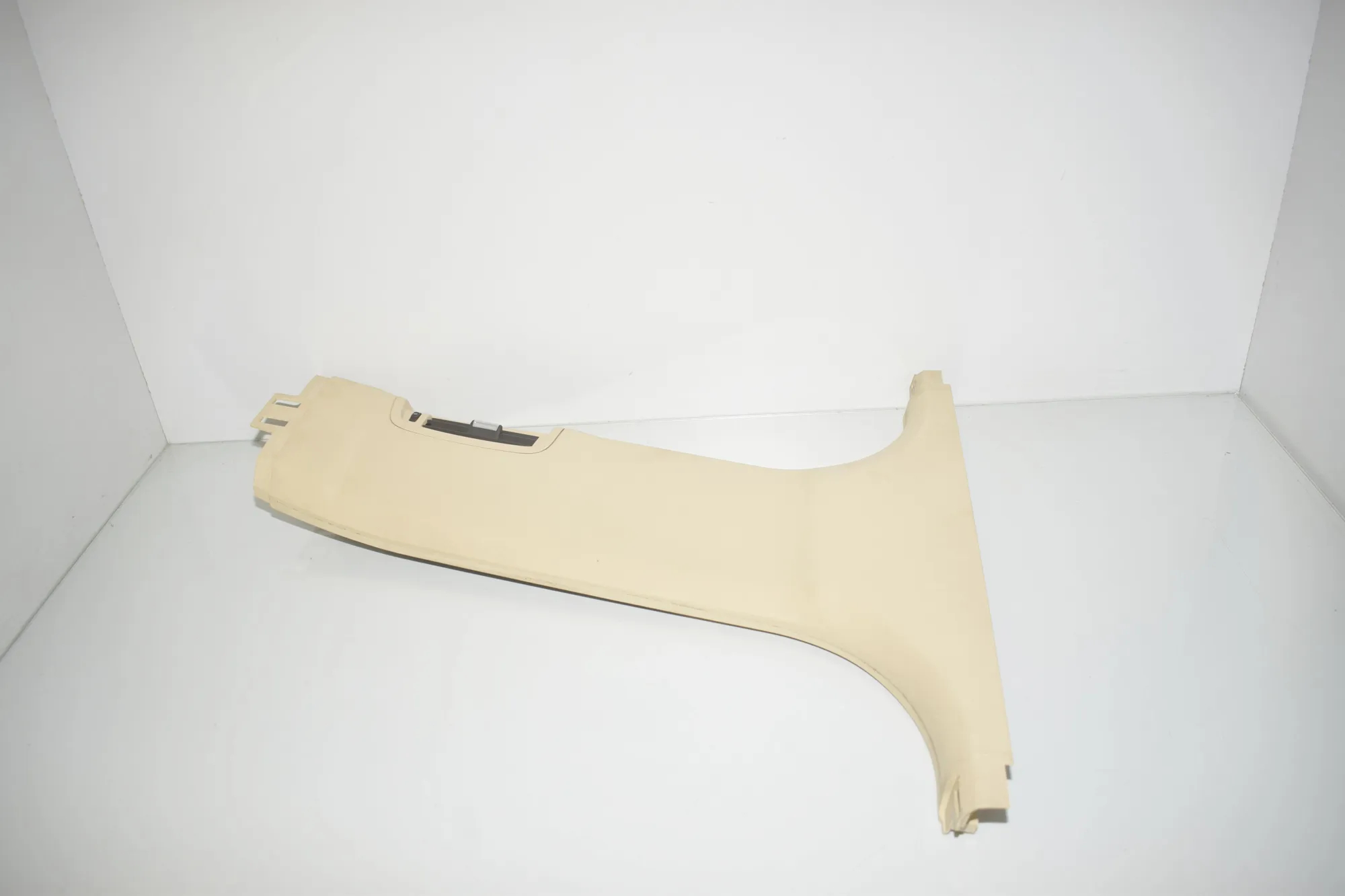 Right Side B Pillar Trim – OEM 9116354 · BMW 5 Touring (F11) 535 d xDrive 2011 – 3