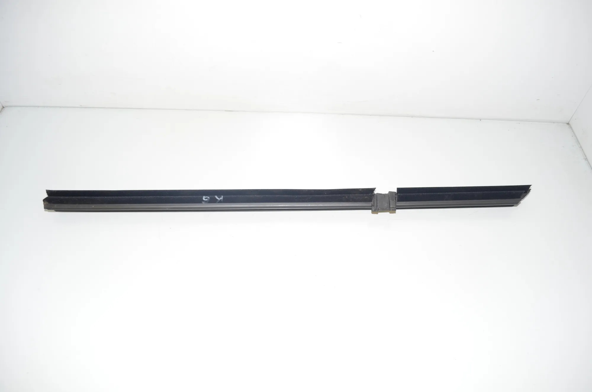 Rear Left Door Window Strip – OEM 7182289 · BMW 5 Touring (F11) 535 d xDrive 2011 – 2