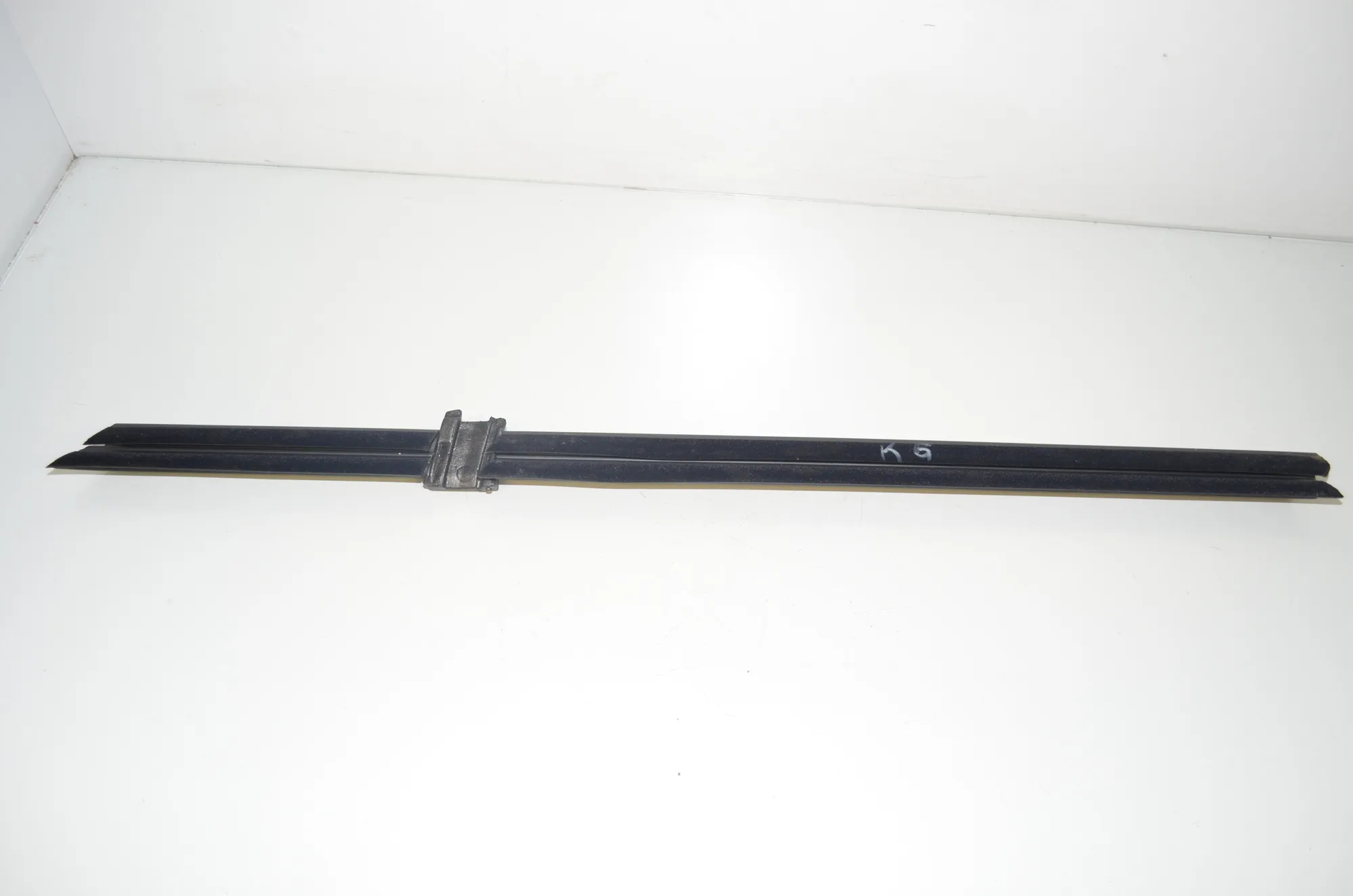 Rear Left Door Window Strip – OEM 7182289 · BMW 5 Touring (F11) 535 d xDrive 2011