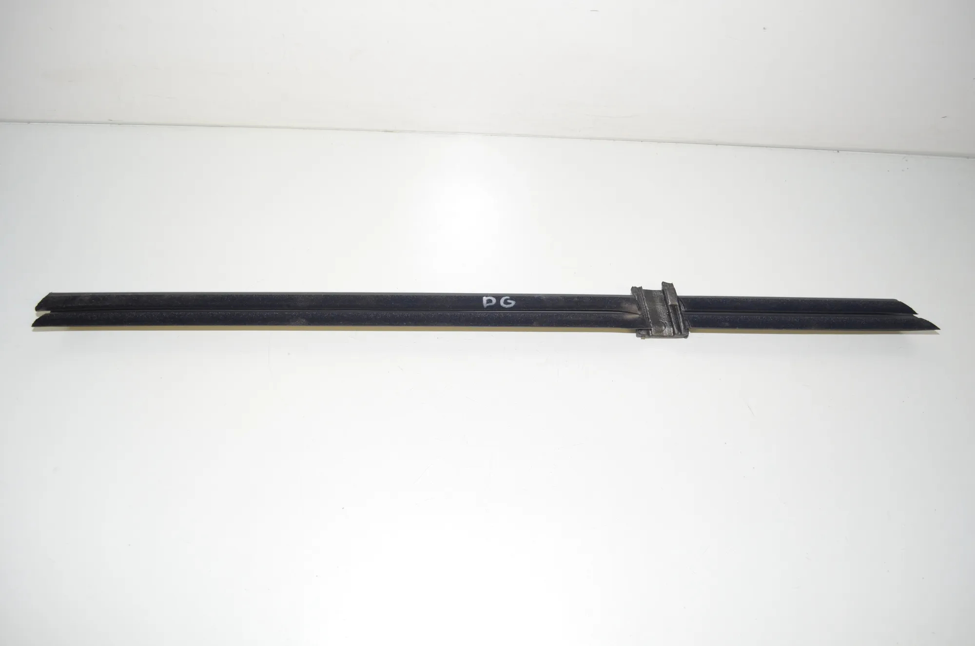 Rear Right Door Window Strip – OEM 7182290 · BMW 5 Touring (F11) 535 d xDrive 2011
