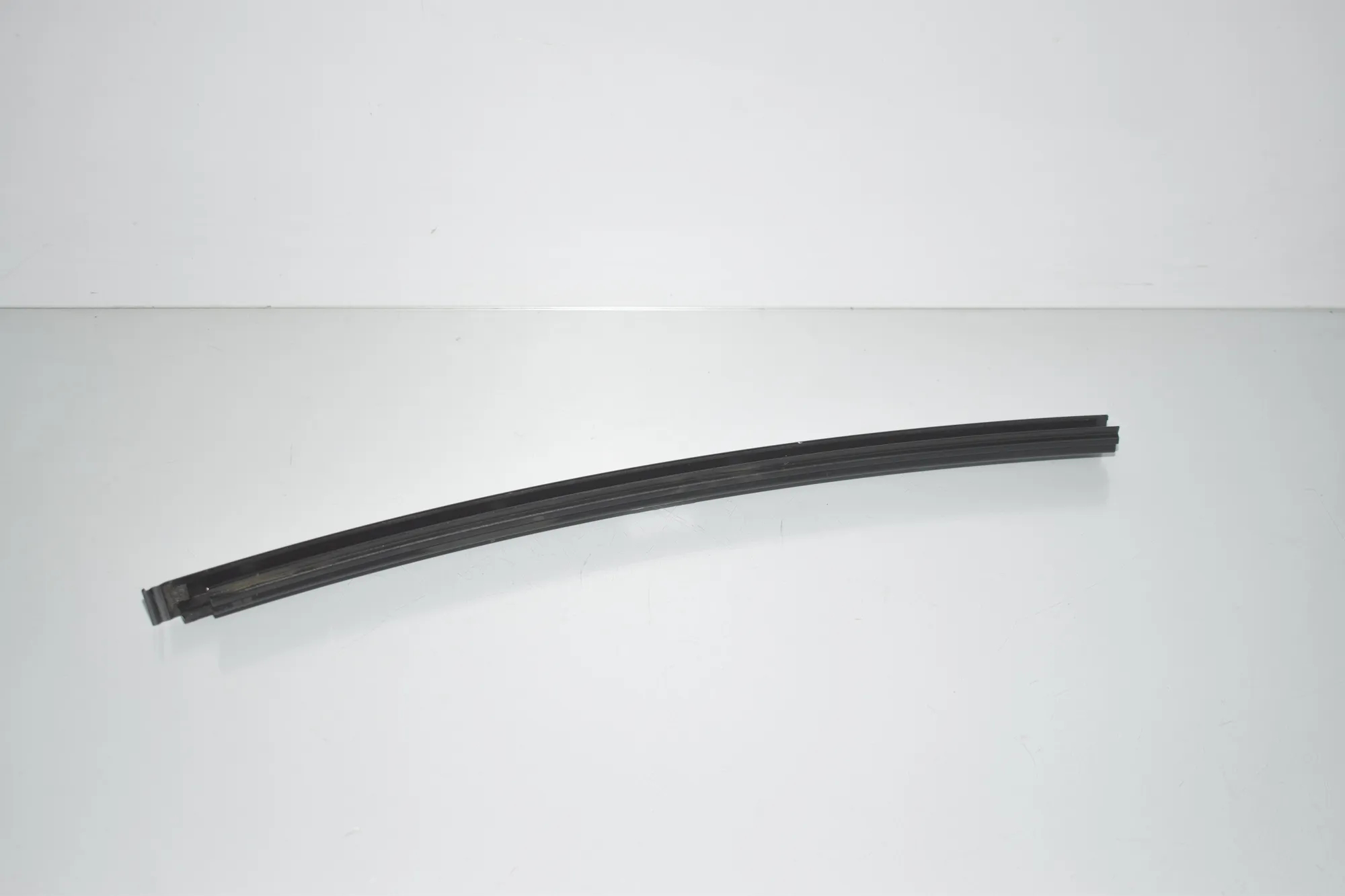 Rear Left Door Vertical Trim – OEM 7390141 · BMW F90 BMW F90 (G30, F90) M5 2017 – 4