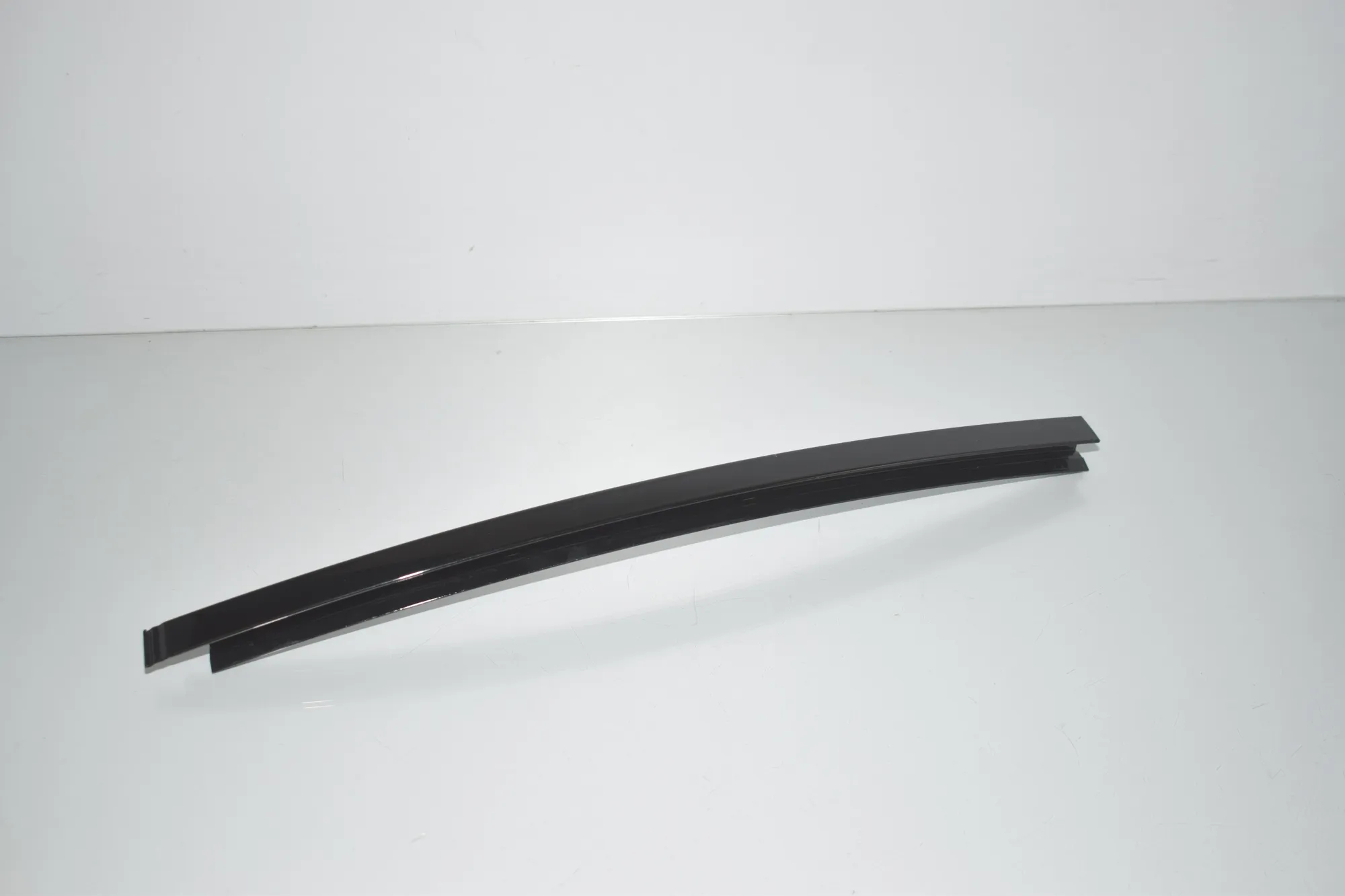 Rear Left Door Vertical Trim – OEM 7390141 · BMW F90 BMW F90 (G30, F90) M5 2017 – 5