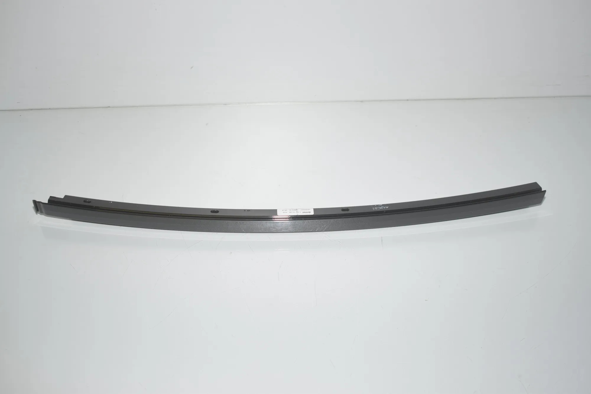 Rear Left Door Vertical Trim – OEM 7390141 · BMW F90 BMW F90 (G30, F90) M5 2017 – 2