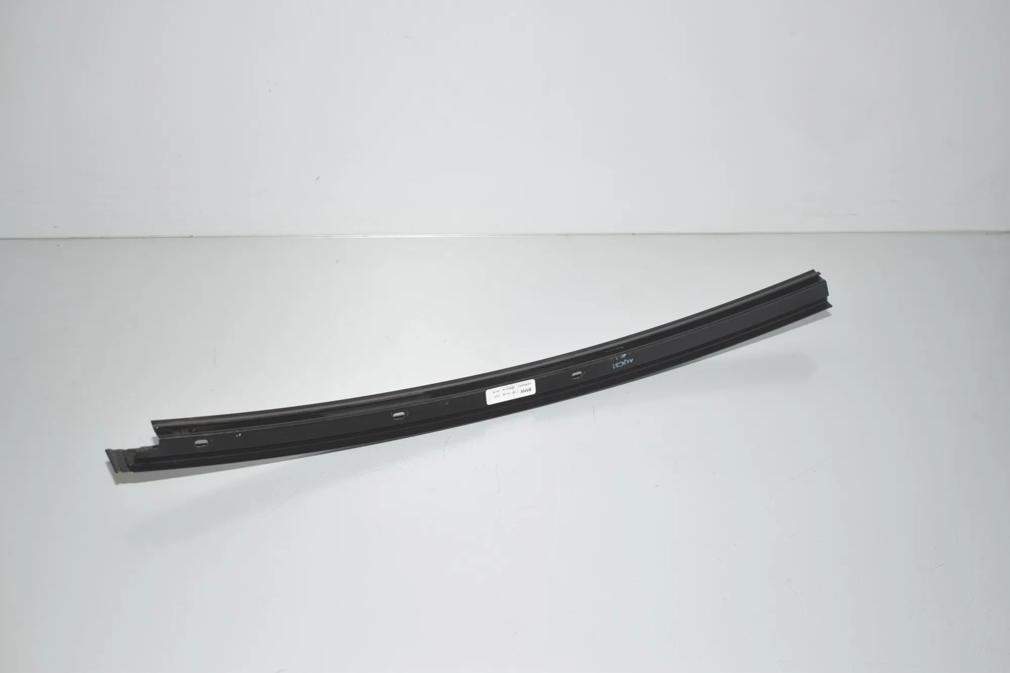 Rear Left Door Vertical Trim – OEM 7390141 · BMW F90 BMW F90 (G30, F90) M5 2017 – 3