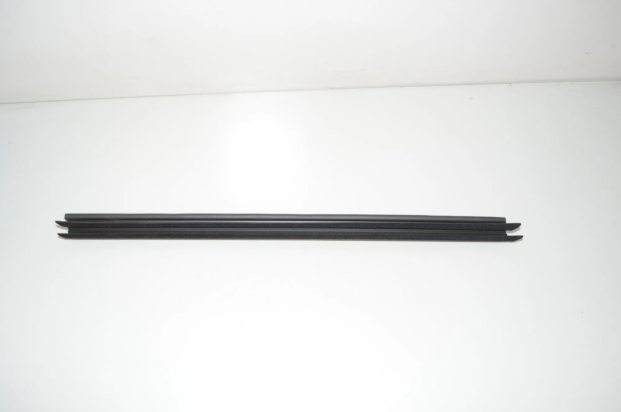 Rear Right Door Window Strip – OEM 7316788 · BMW 2 Gran Tourer (F46) 220 d xDrive 2020 – 2