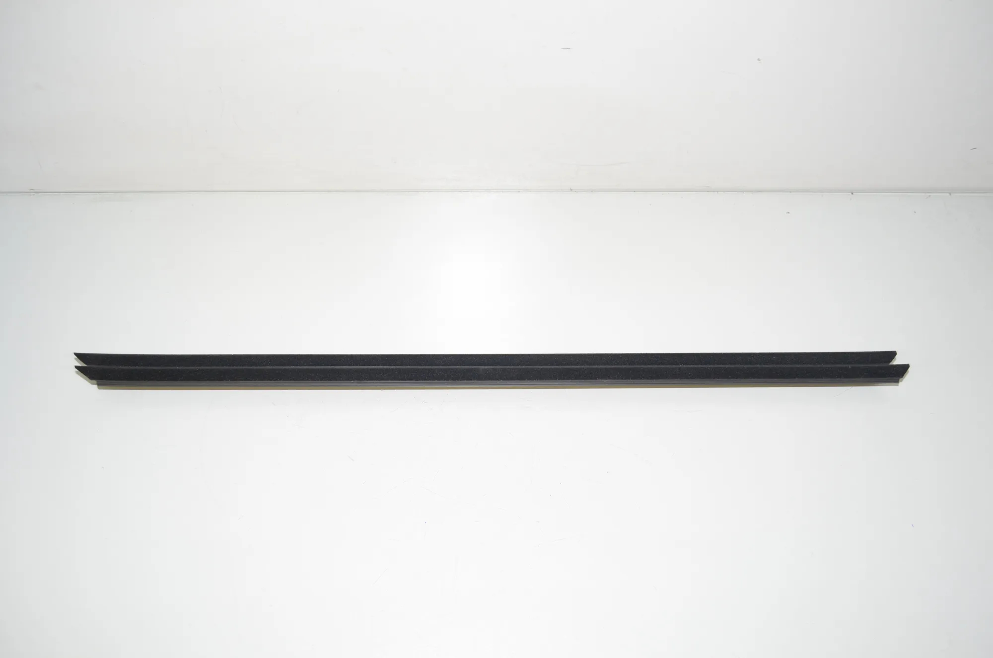 Front Right Door Window Molding – OEM 7298826 · BMW 2 Gran Tourer (F46) 220 d xDrive 2020