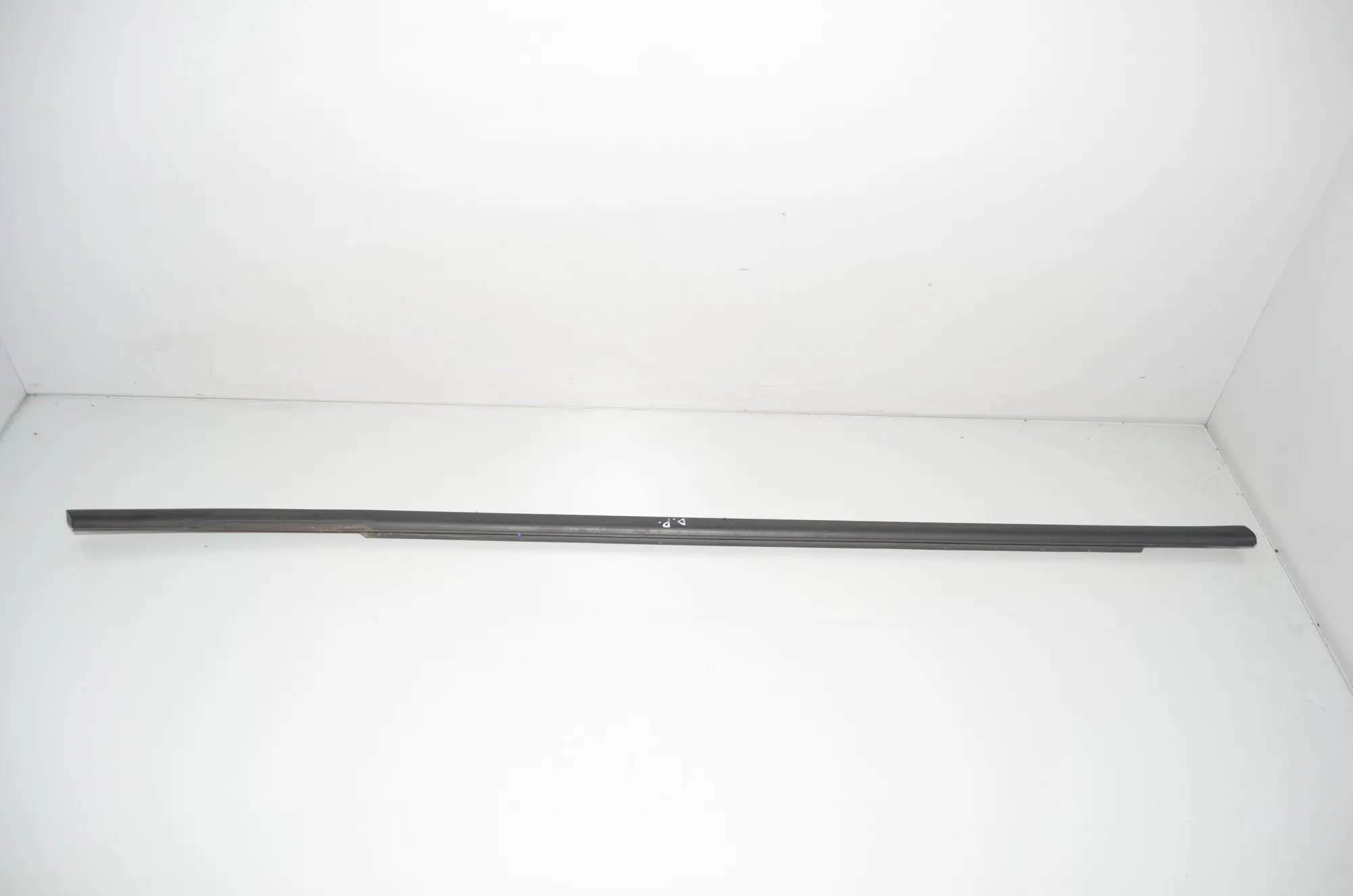 Front Right Door Window Strip – OEM 8498416 · BMW 2 Gran Tourer (F46) 220 d xDrive 2020 – 2