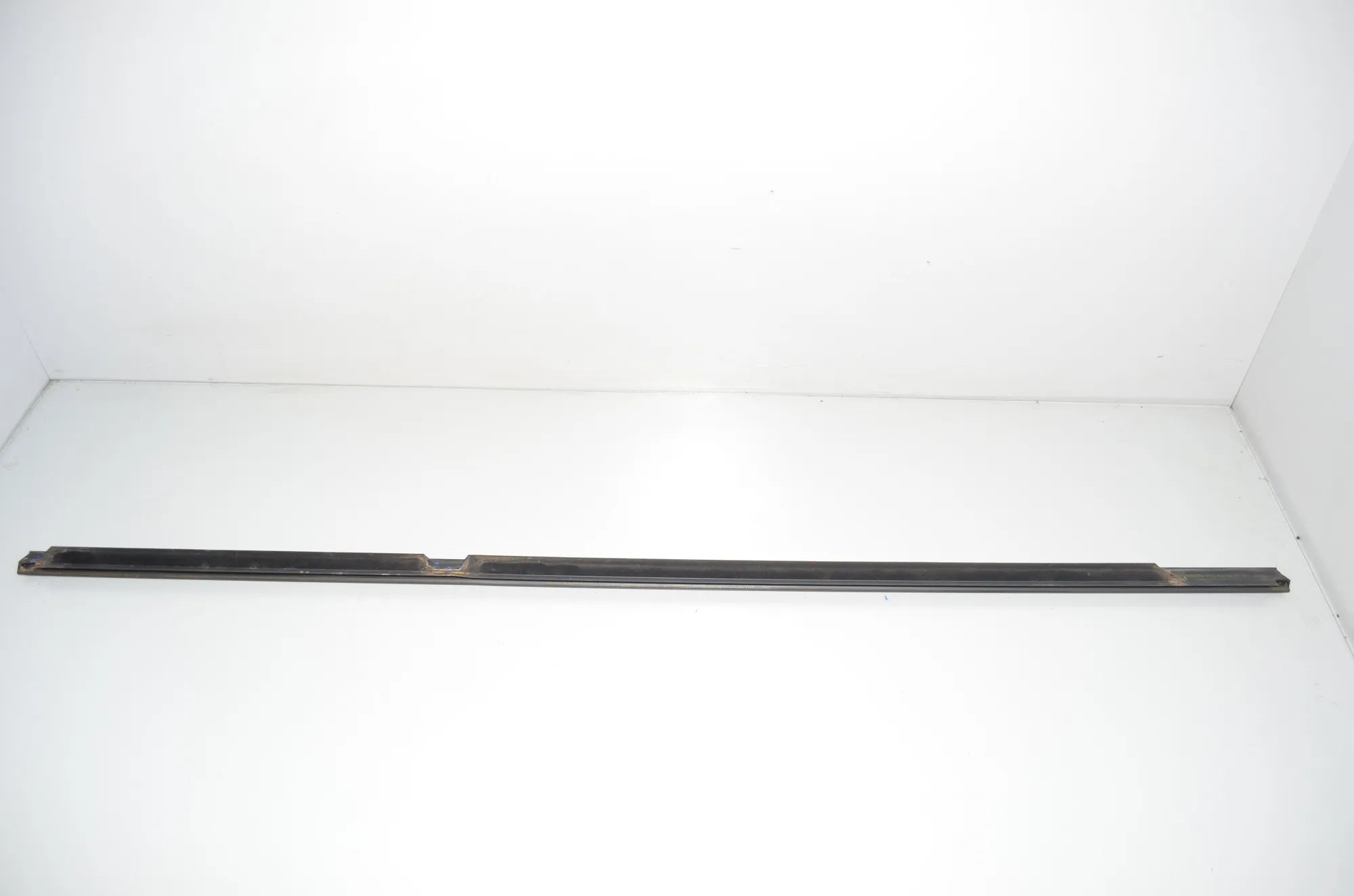 Rear Left Door Window Strip – OEM 8498425 · BMW 2 Gran Tourer (F46) 220 d xDrive 2020 – 3