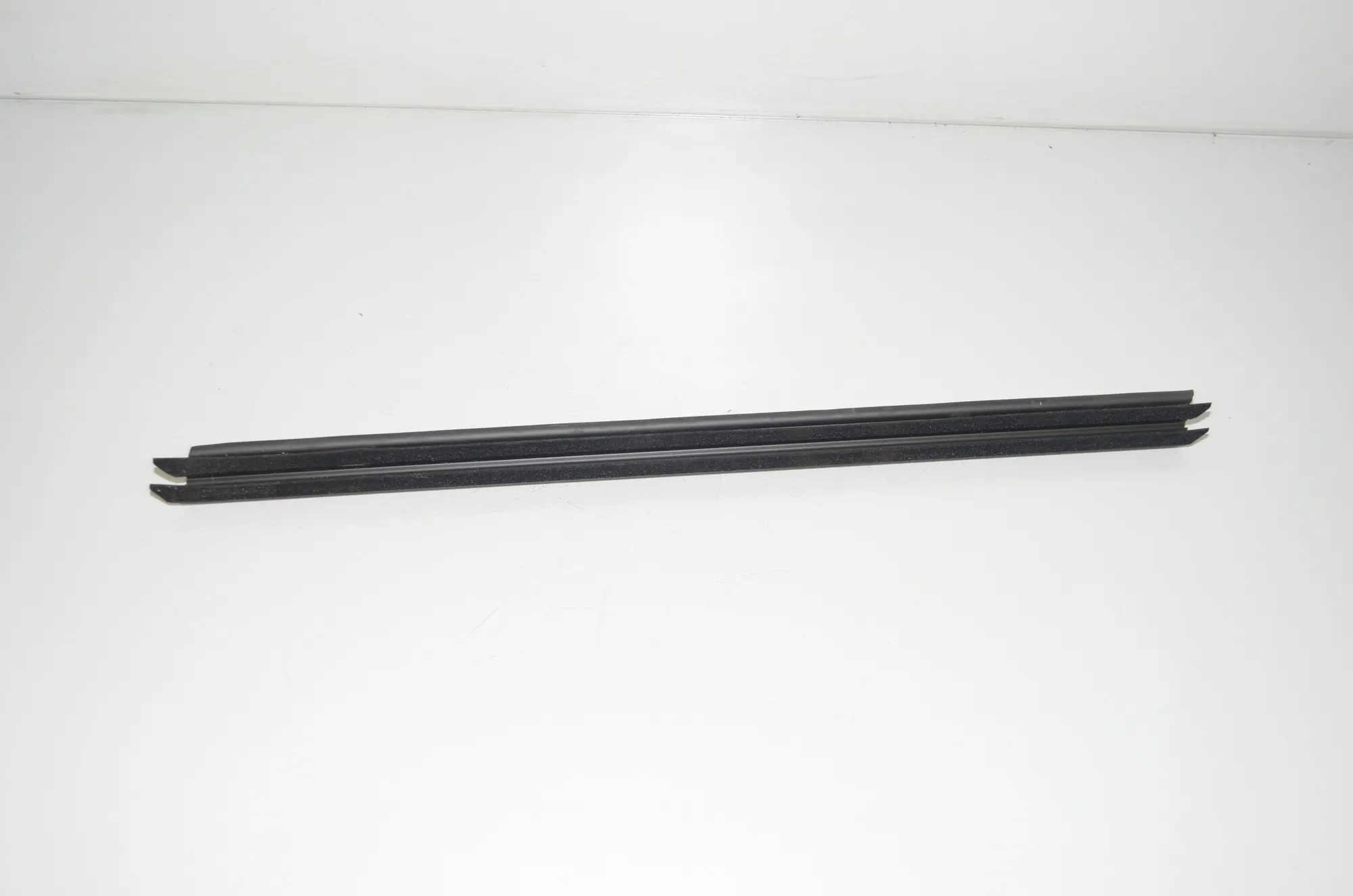 Rear Left Door Window Strip – OEM 7316787 · BMW 2 Gran Tourer (F46) 220 d xDrive 2020 – 2