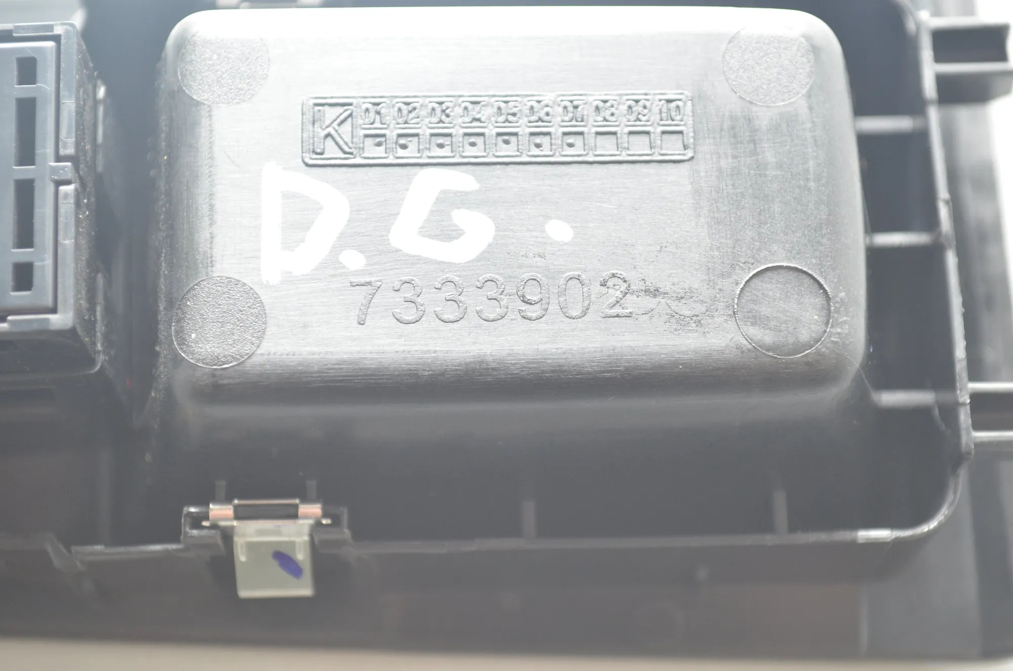 Rear Right Door Window Switch – OEM 7333902 · BMW 2 Gran Tourer (F46) 220 d xDrive 2020 – 4