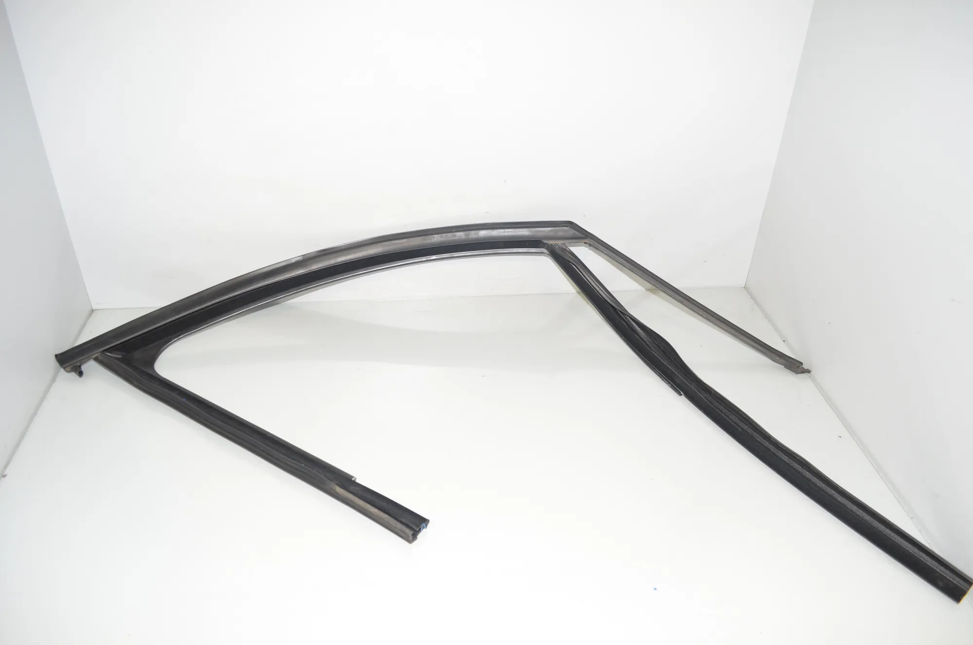 Front Right Door Rubber Seal – OEM 7326168 · BMW 2 Gran Tourer (F46) 220 d xDrive 2020