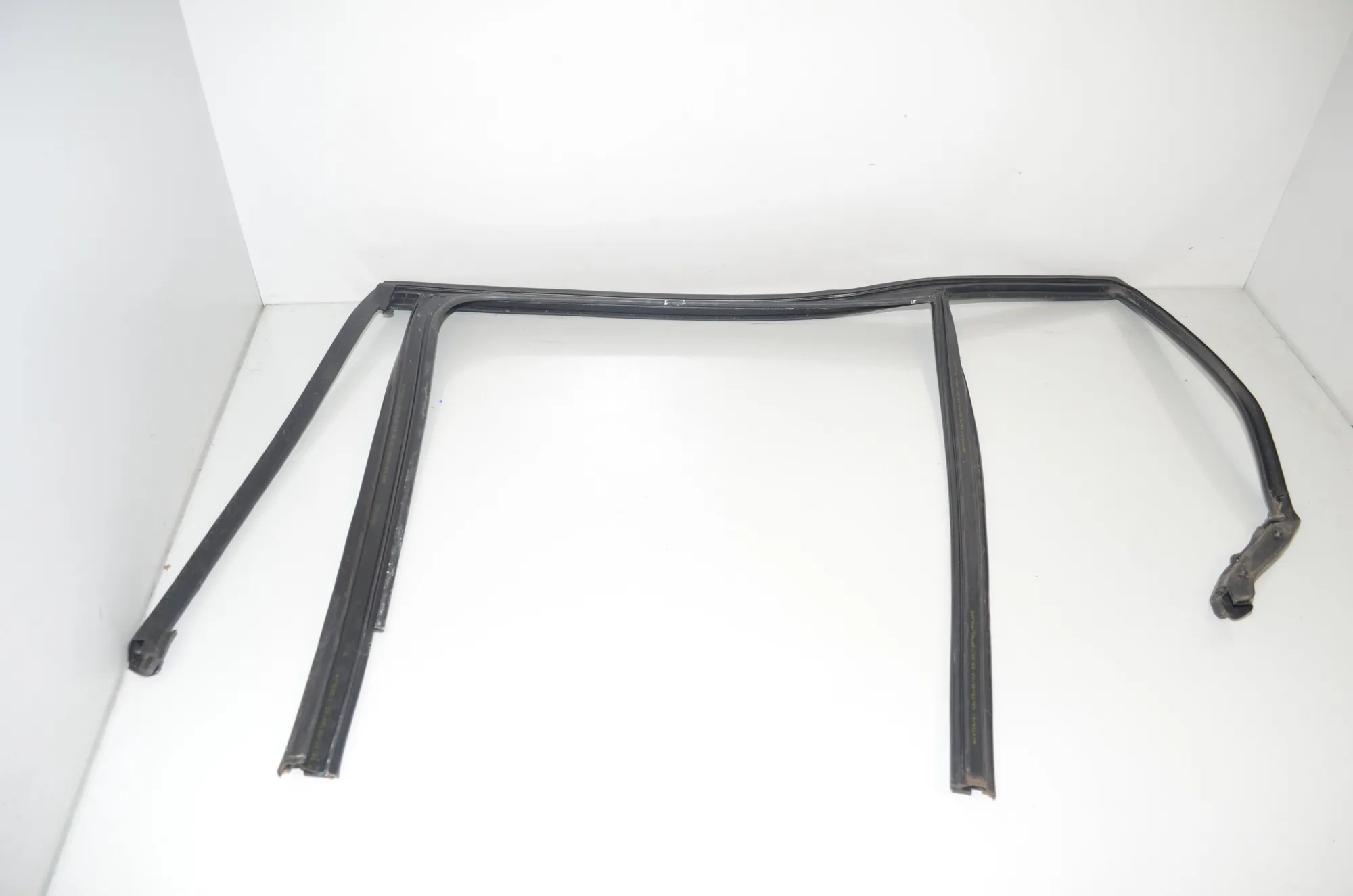 Rear Right Door Rubber Seal – OEM 8498432 · BMW 2 Gran Tourer (F46) 220 d xDrive 2020 – 3