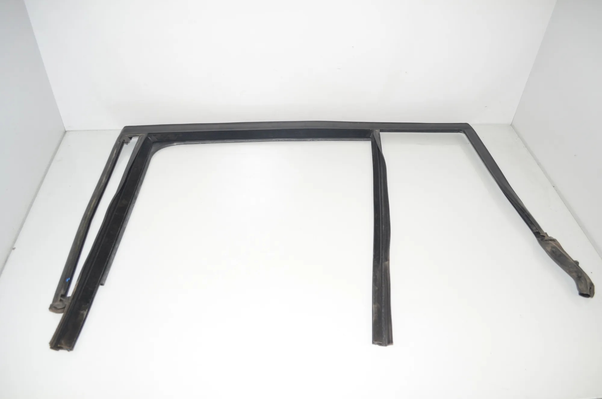 Rear Left Door Rubber Seal – OEM 8498431 · BMW 2 Gran Tourer (F46) 220 d xDrive 2020