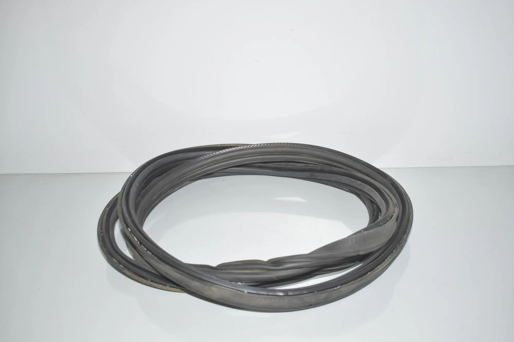 Tailgate Rubber Seal – OEM 7418844 · BMW X7 (G07) BMW X7 (G07) xDrive 30 d 2020 – 2