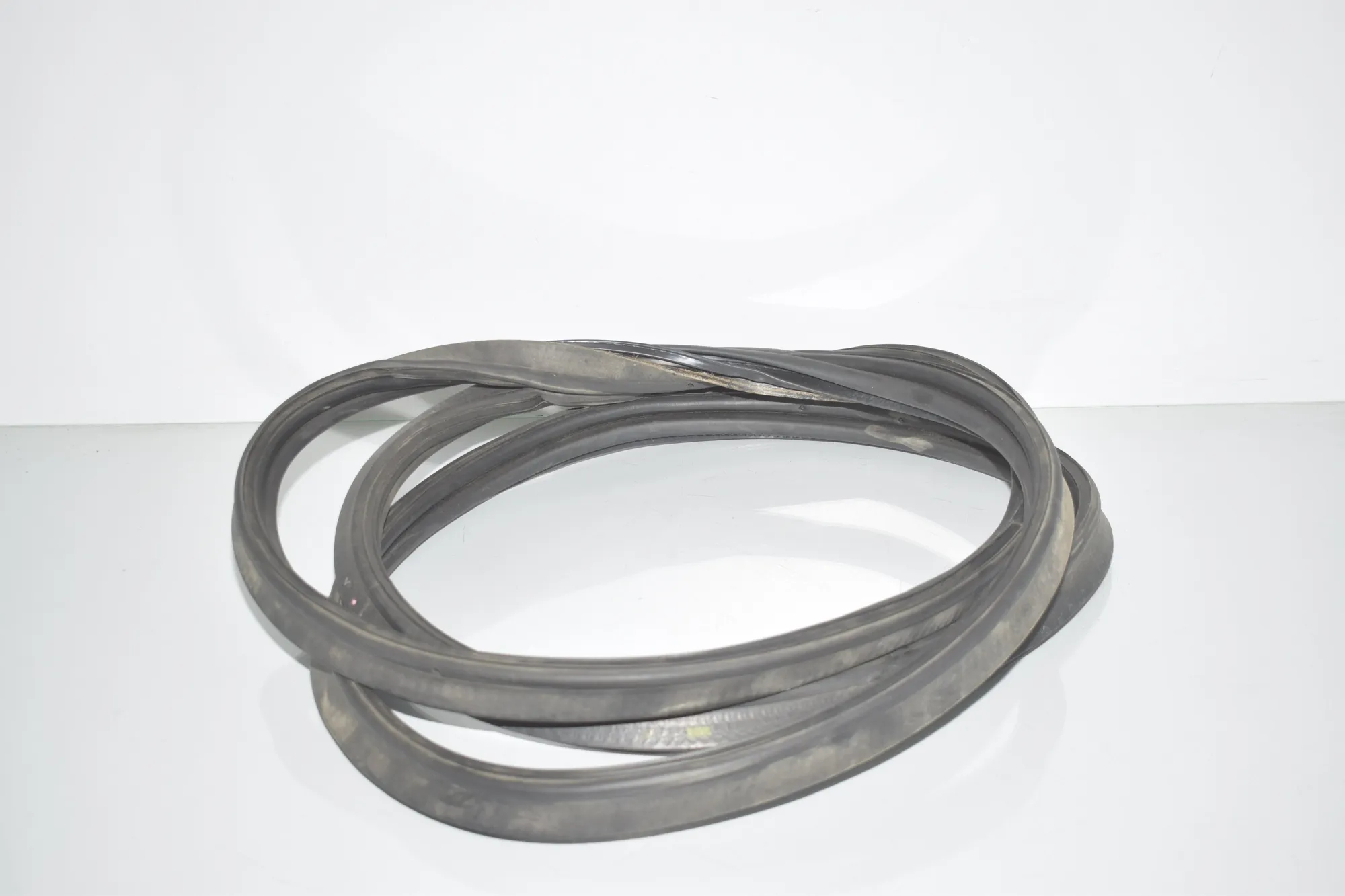 Tailgate Rubber Seal – OEM 7418844 · BMW X7 (G07) BMW X7 (G07) xDrive 30 d 2020