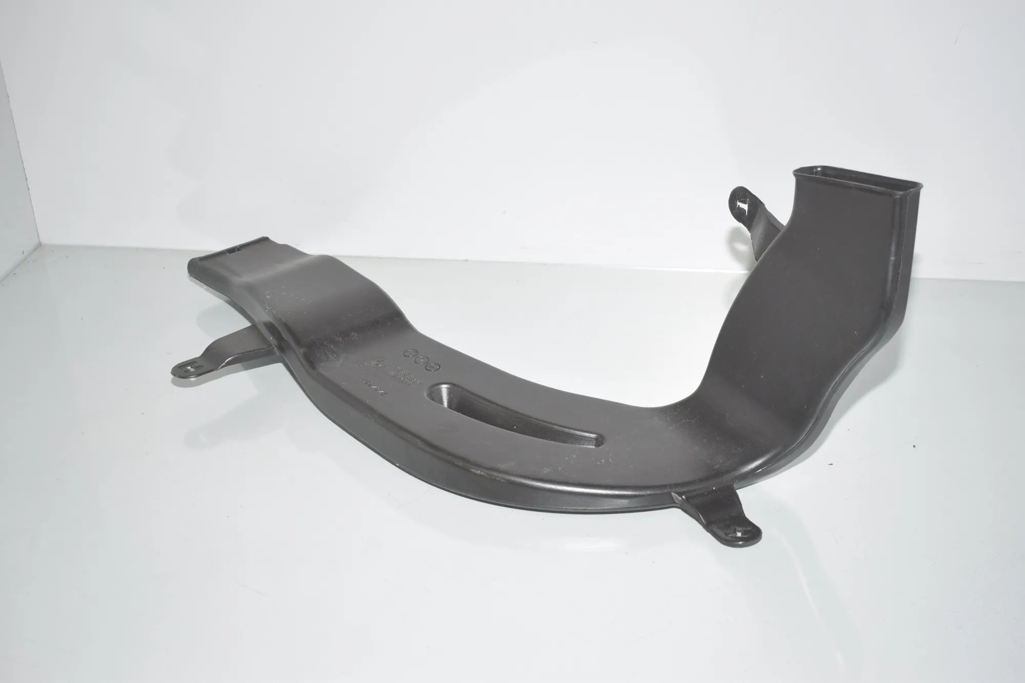 Air Intake Duct Part – OEM 7434330 · BMW X7 (G07) BMW X7 (G07) xDrive 30 d 2020 – 2