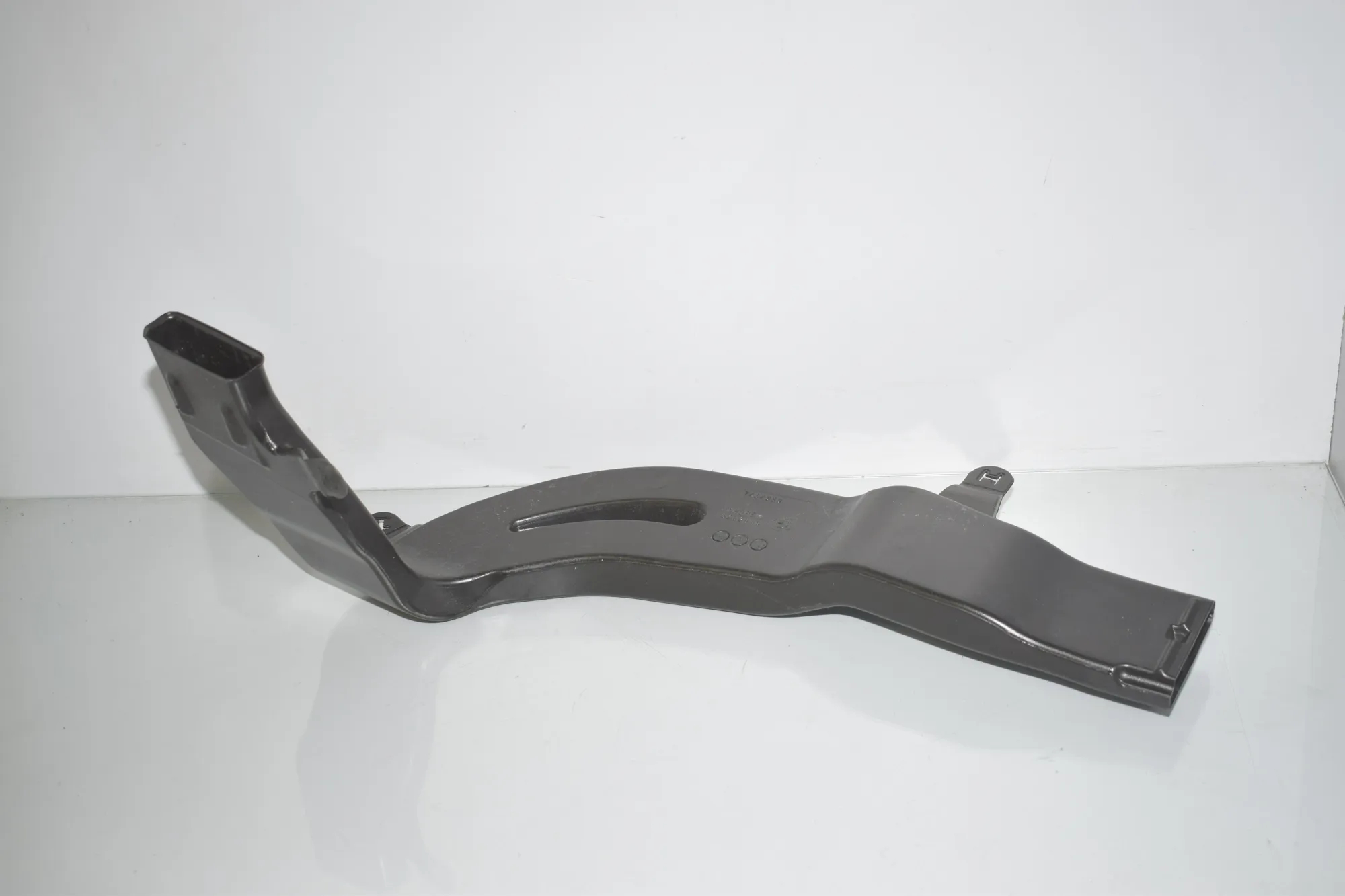 Air Intake Duct Part – OEM 7434330 · BMW X7 (G07) BMW X7 (G07) xDrive 30 d 2020 – 4