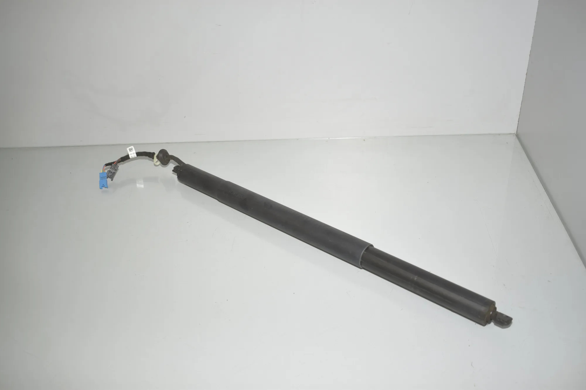 Left Side Tailgate Gas Strut – OEM 2760700 · BMW X7 (G07) BMW X7 (G07) xDrive 30 d 2020 – 3