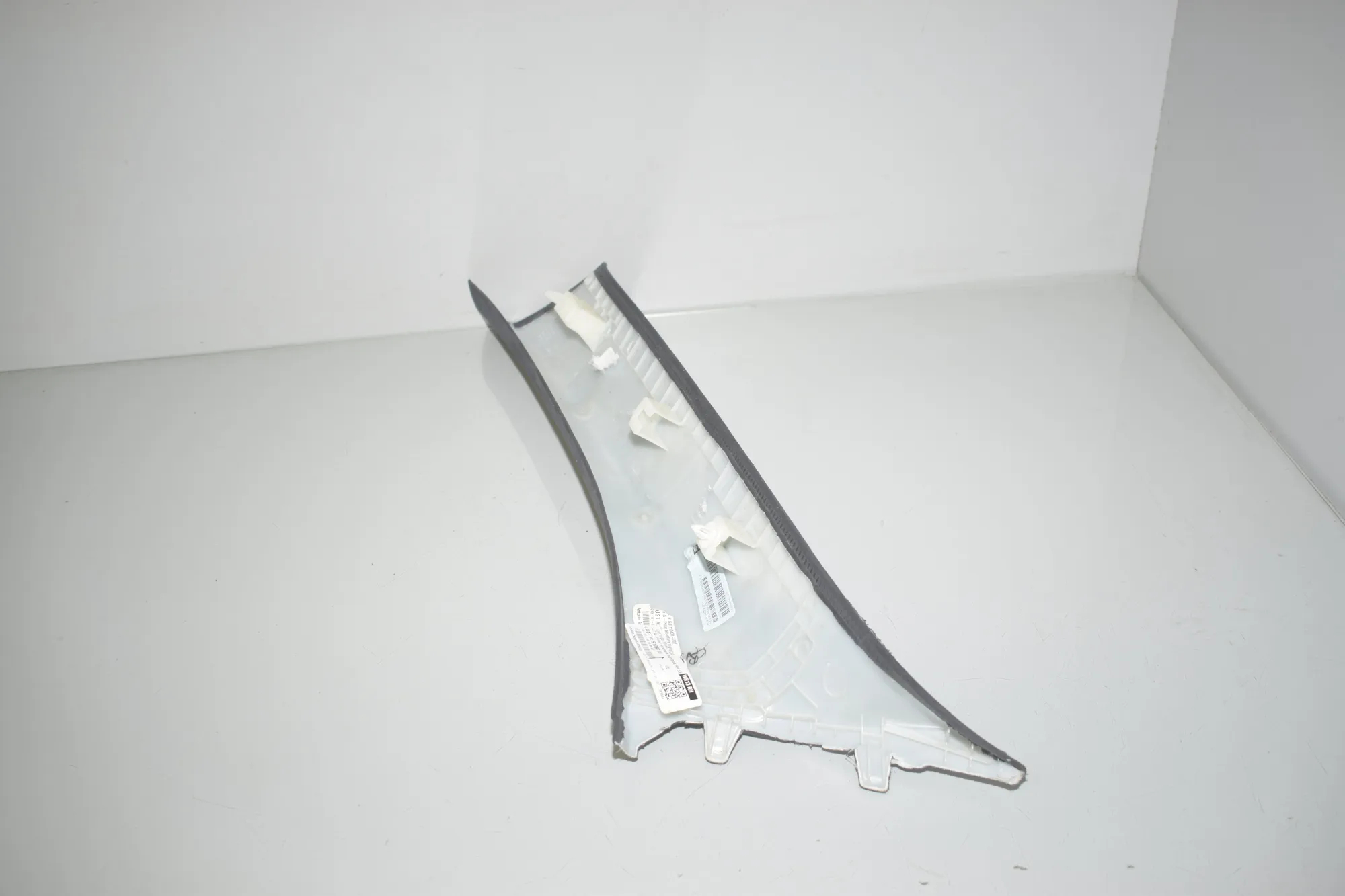 Front Right A Pillar Trim – OEM 7215022 · BMW X7 (G07) BMW X7 (G07) xDrive 30 d 2020 – 5